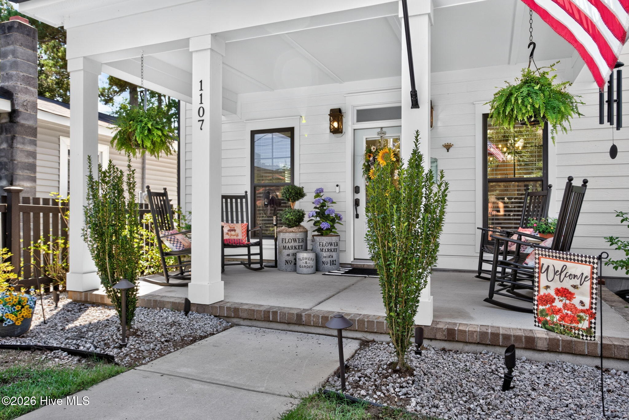 1107 N Caswell Avenue Property Photo 4