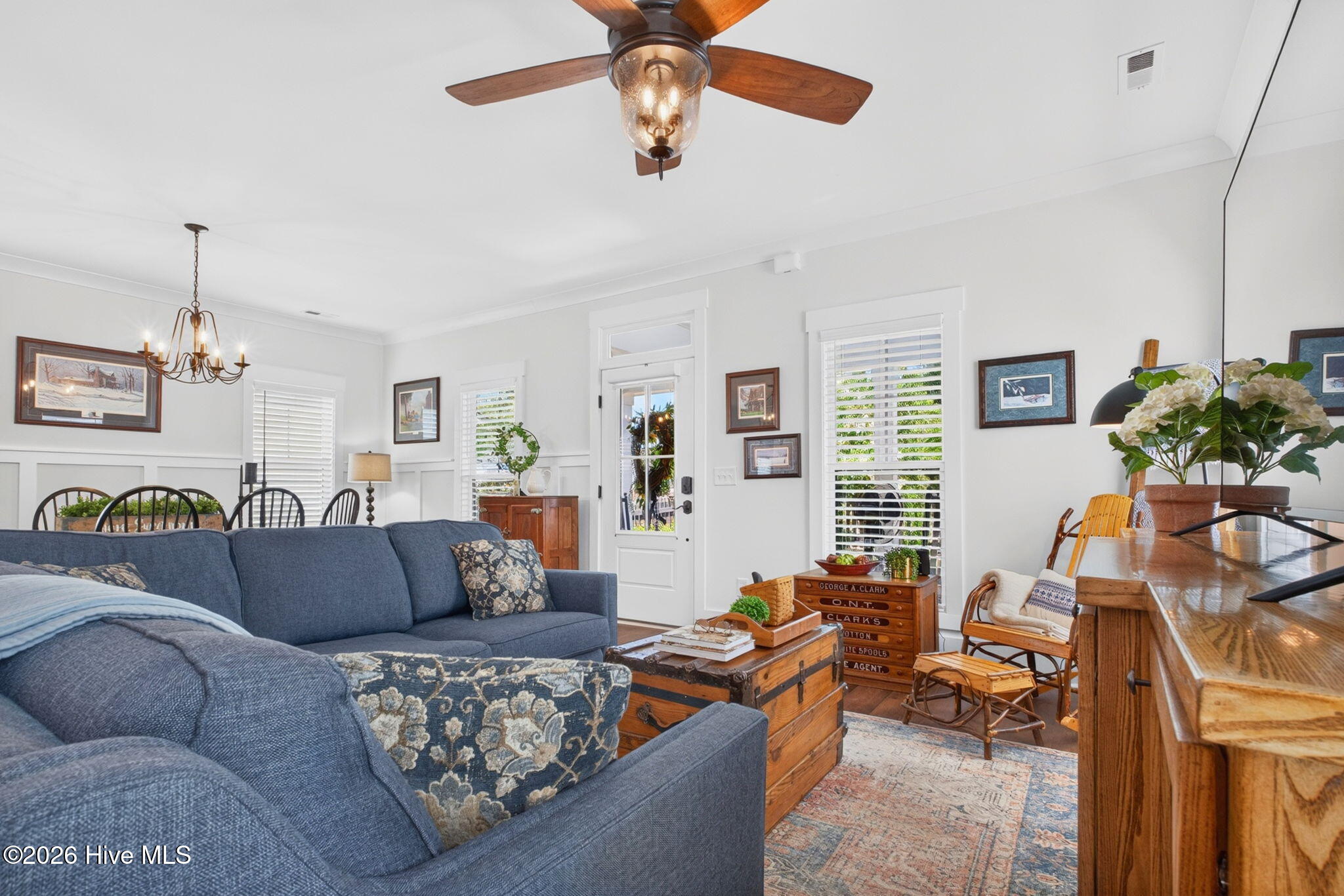 1107 N Caswell Avenue Property Photo 8