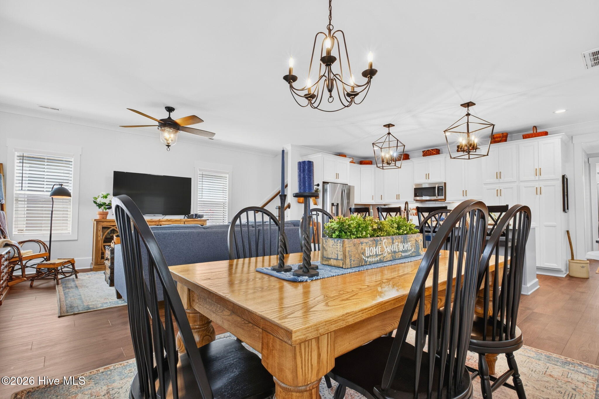 1107 N Caswell Avenue Property Photo 15
