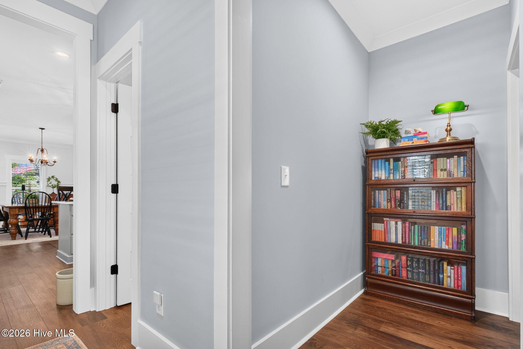 1107 N Caswell Avenue Property Photo 24