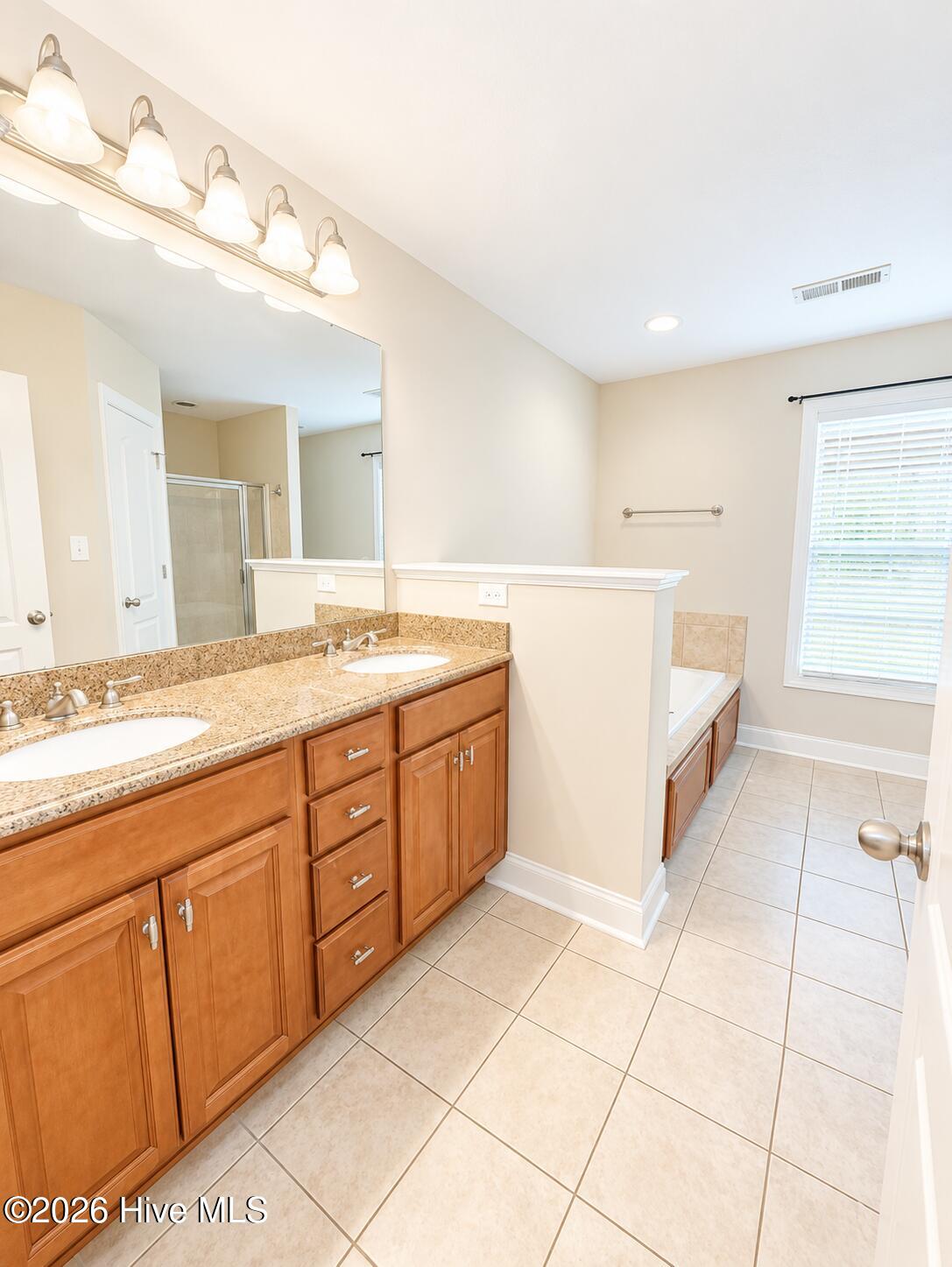 2204 Dovedale Drive B Property Photo 8