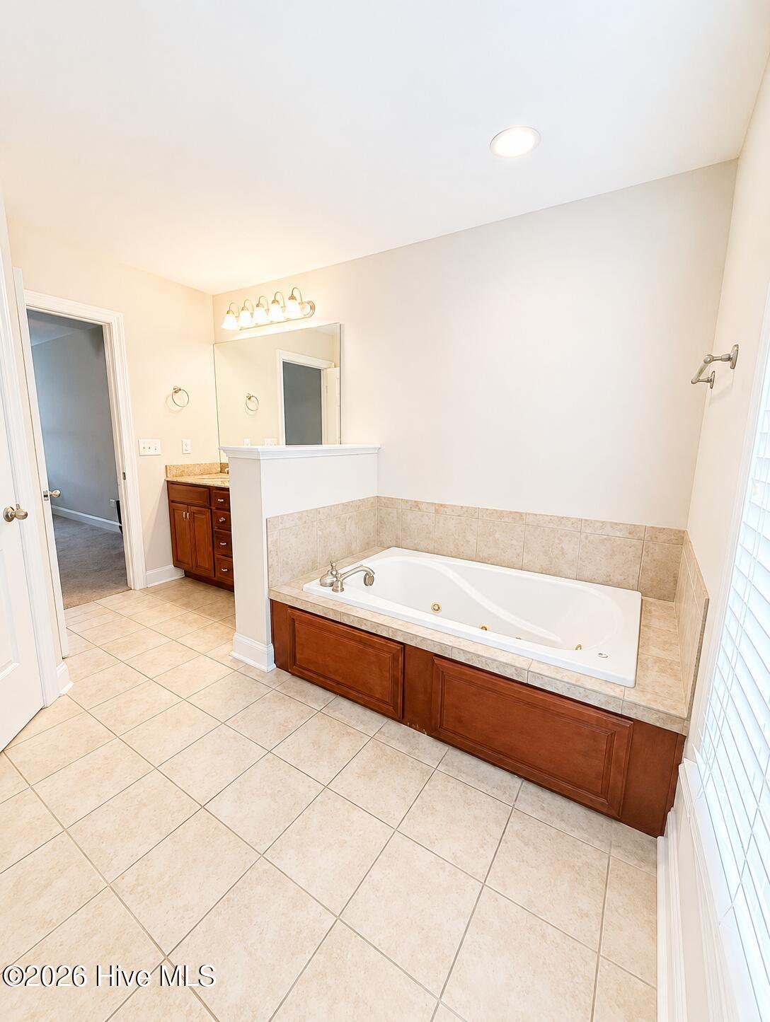2204 Dovedale Drive B Property Photo 9