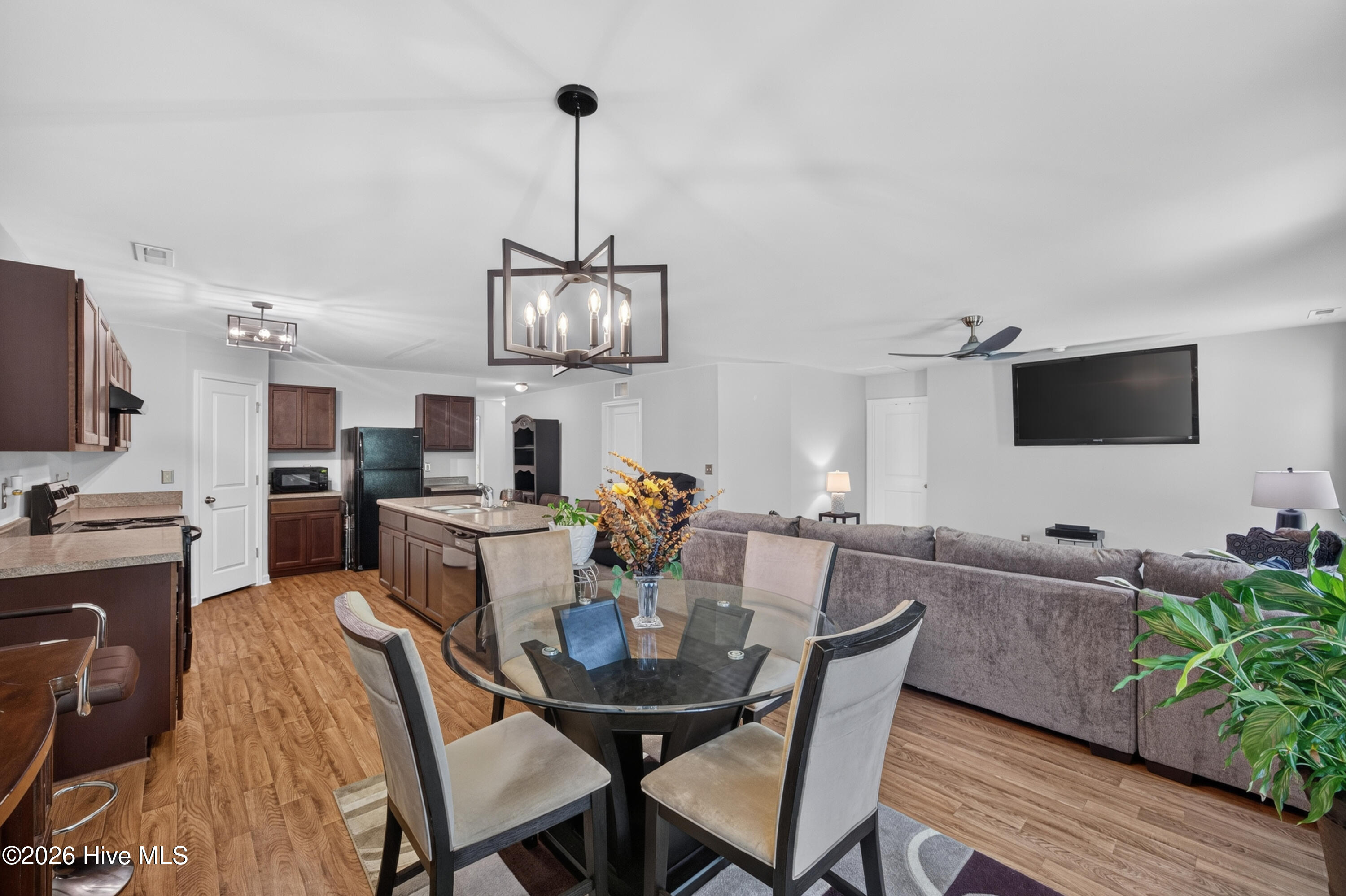 1559 W New Carraway Place Se Property Photo 8