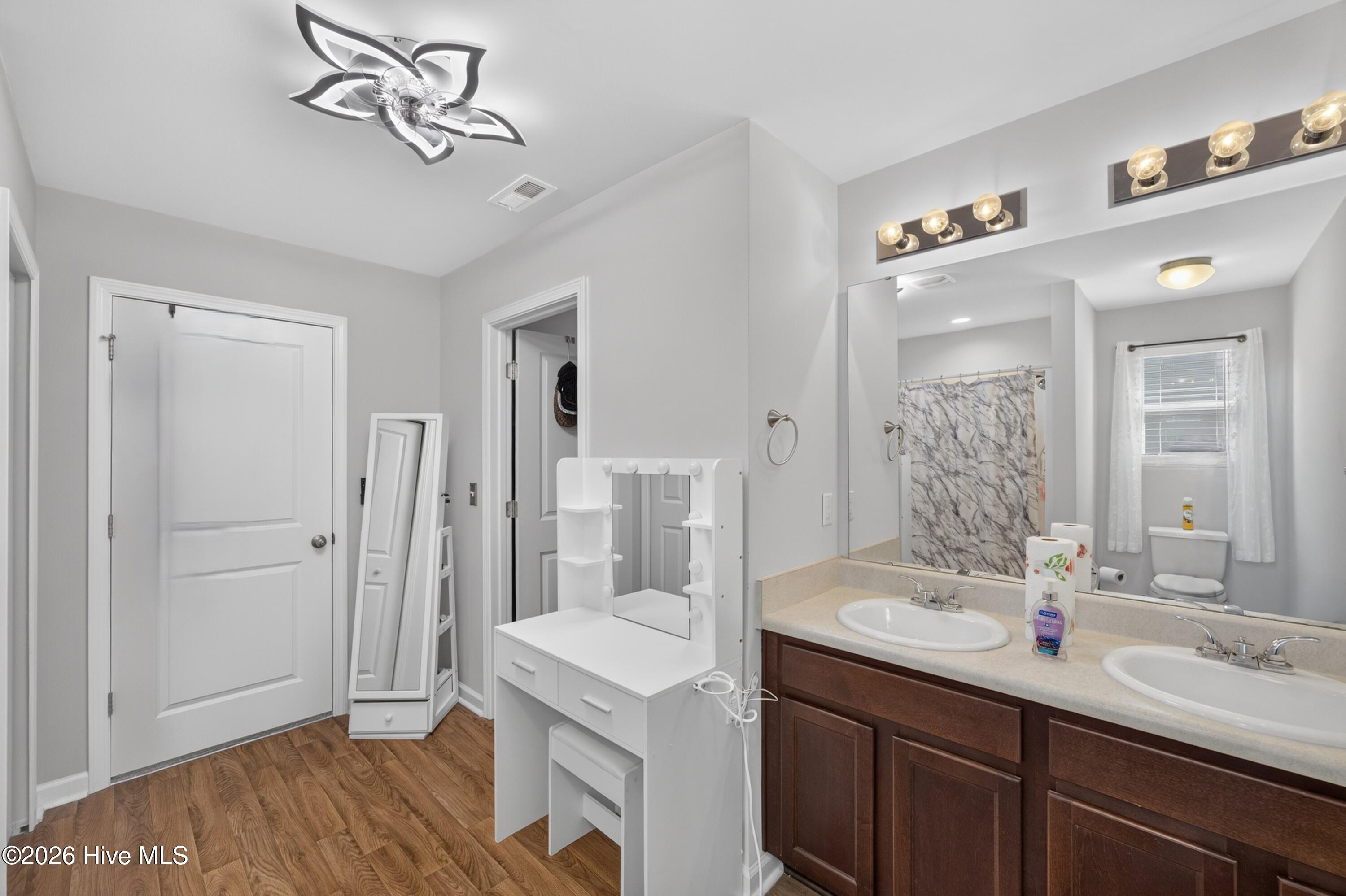 1559 W New Carraway Place Se Property Photo 17