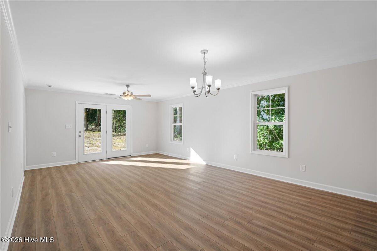 310 E Howard Street Property Photo 14