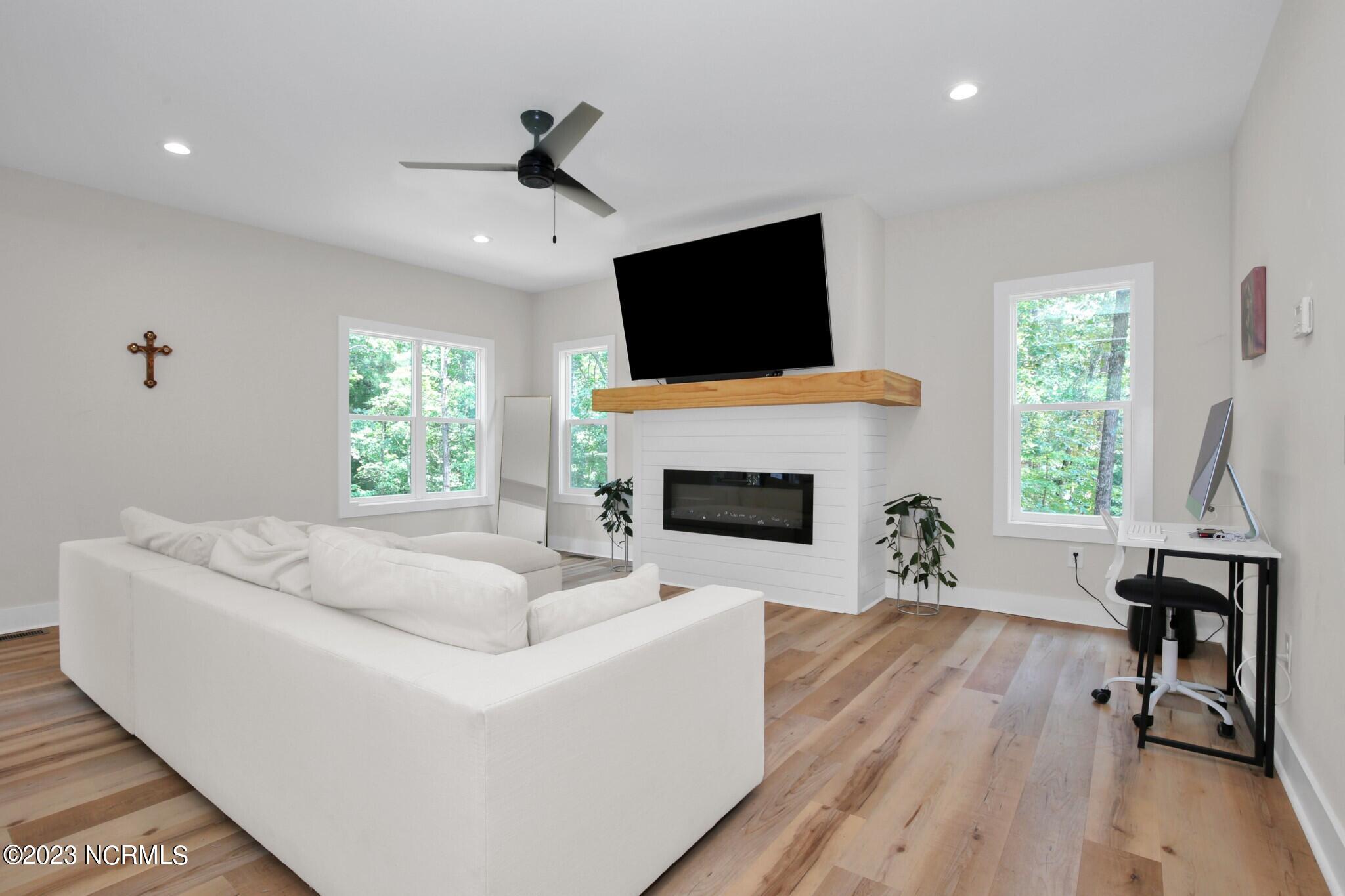 29 Minikahada Trail Property Photo 6
