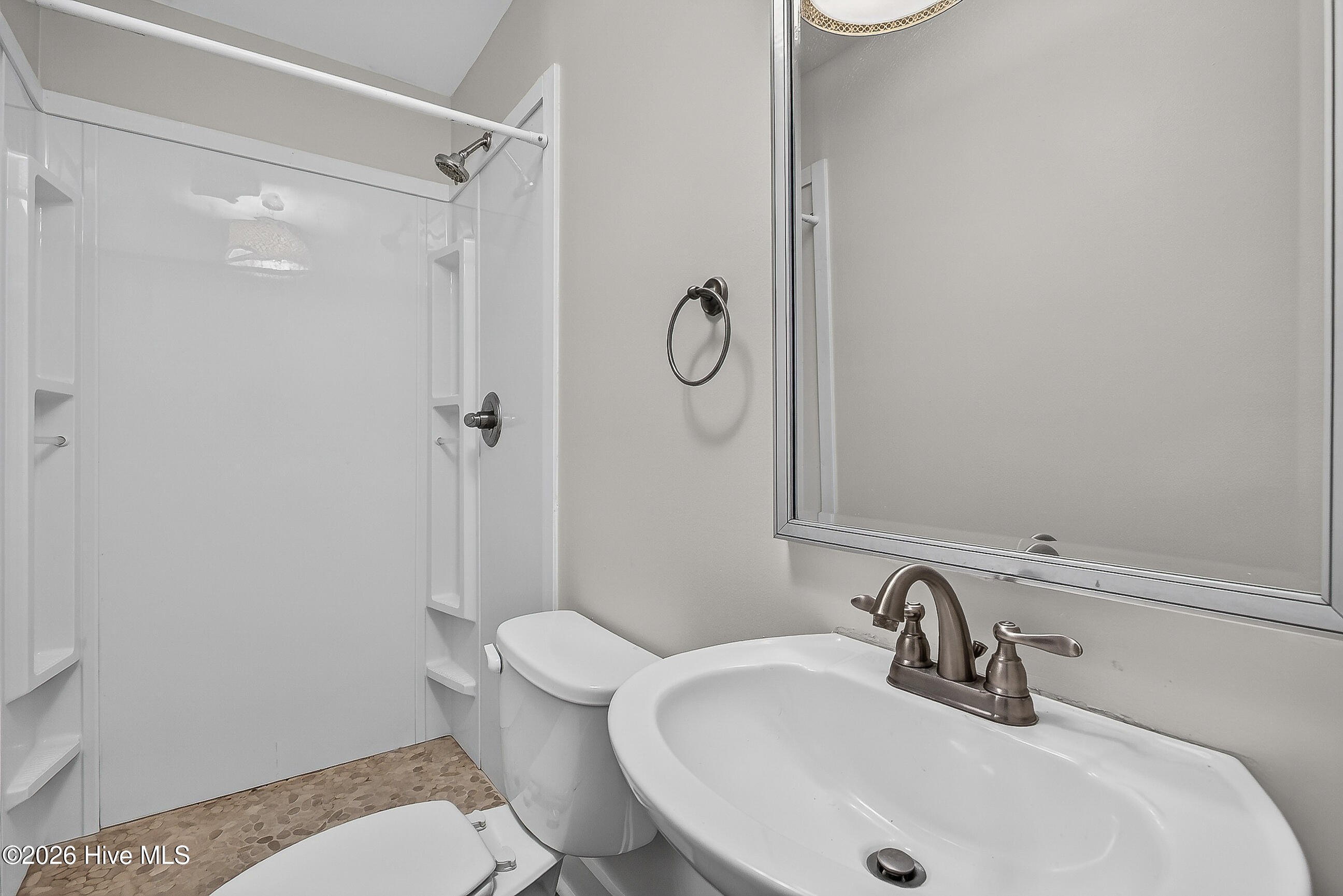 912 Laurel Lane Property Photo 8