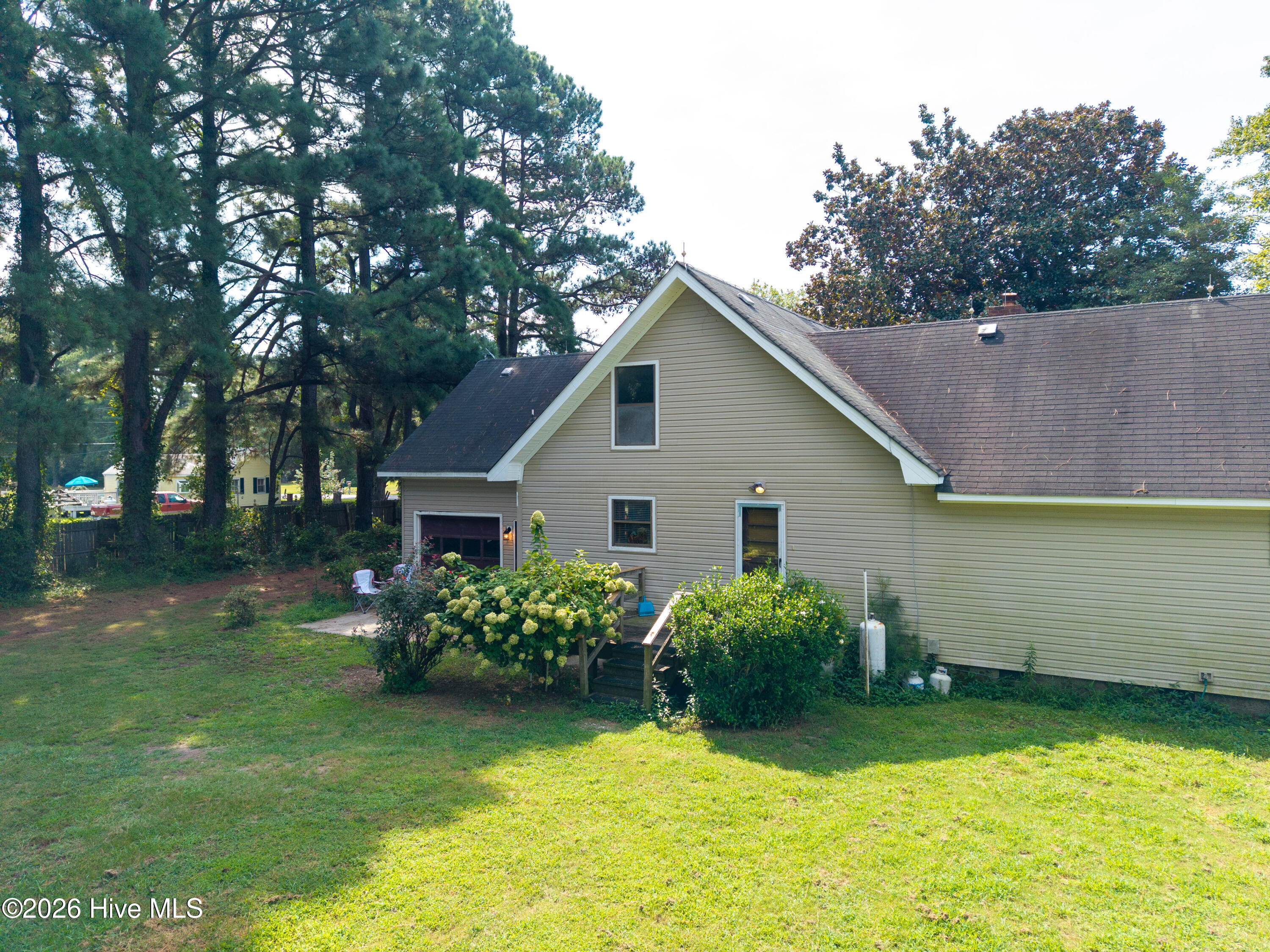 205 S End Road Property Photo 8