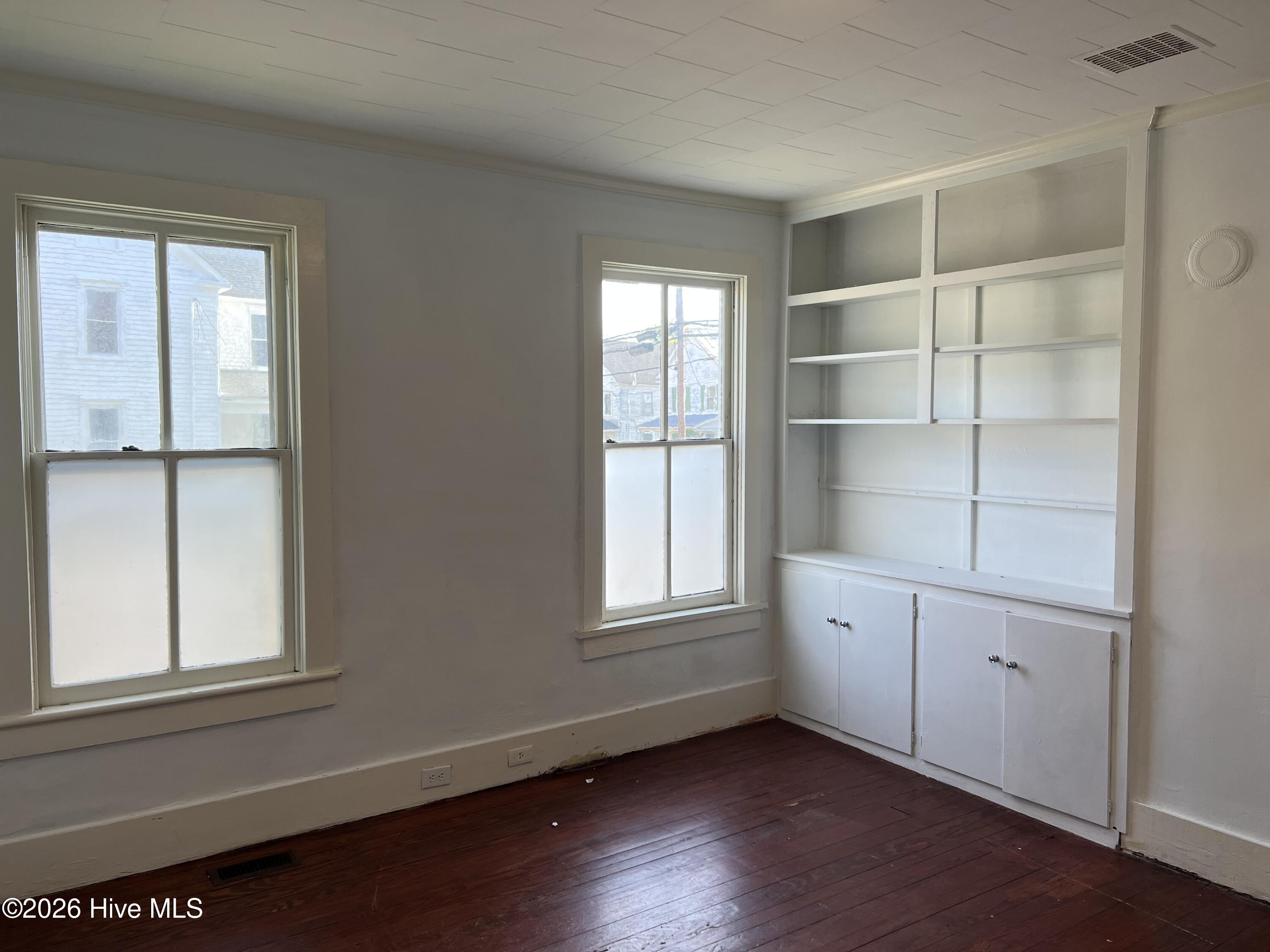 717 N Road Street Property Photo 5