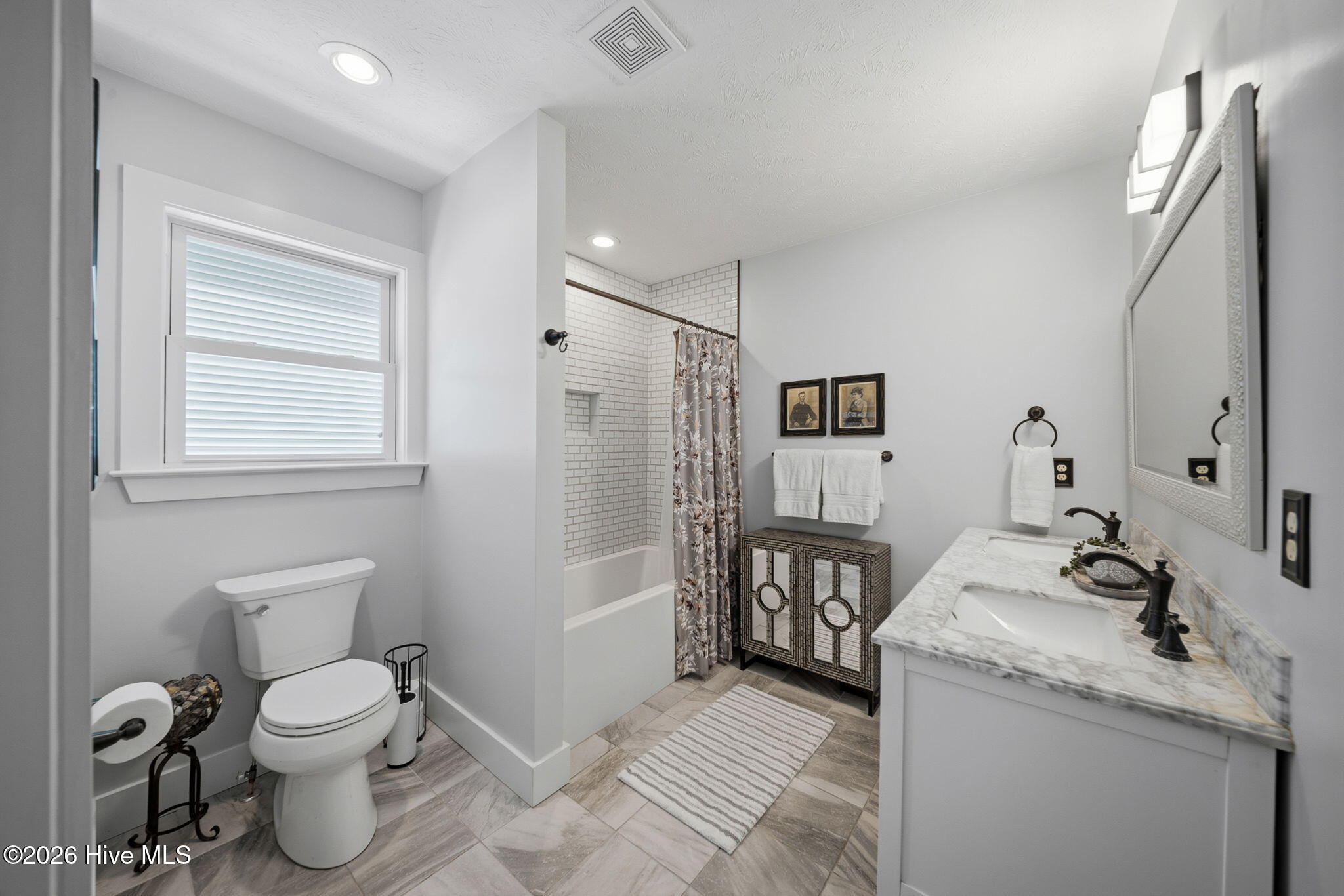 1110 N New River Drive Property Photo 16