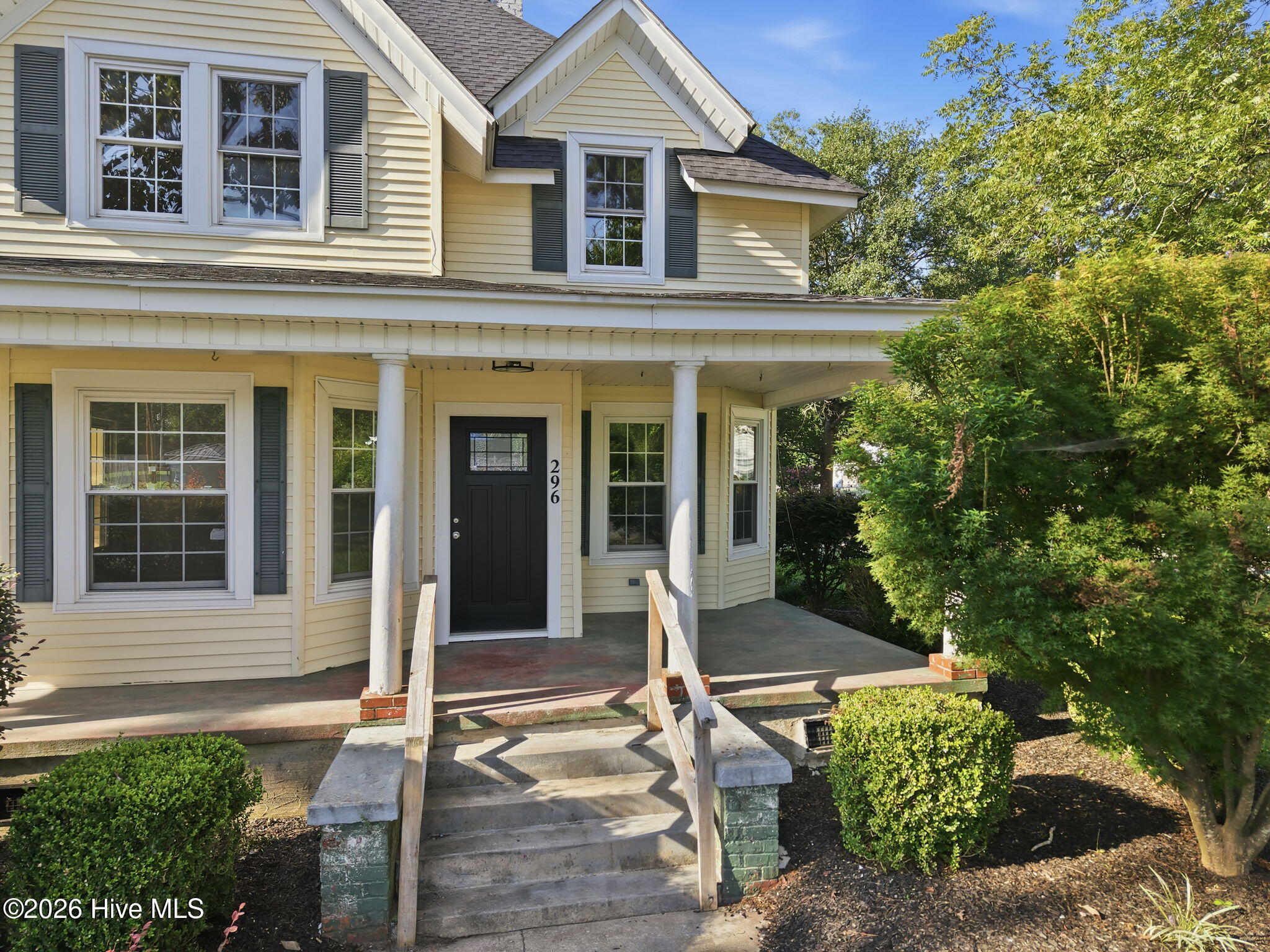296 Fourth Street Property Photo 5