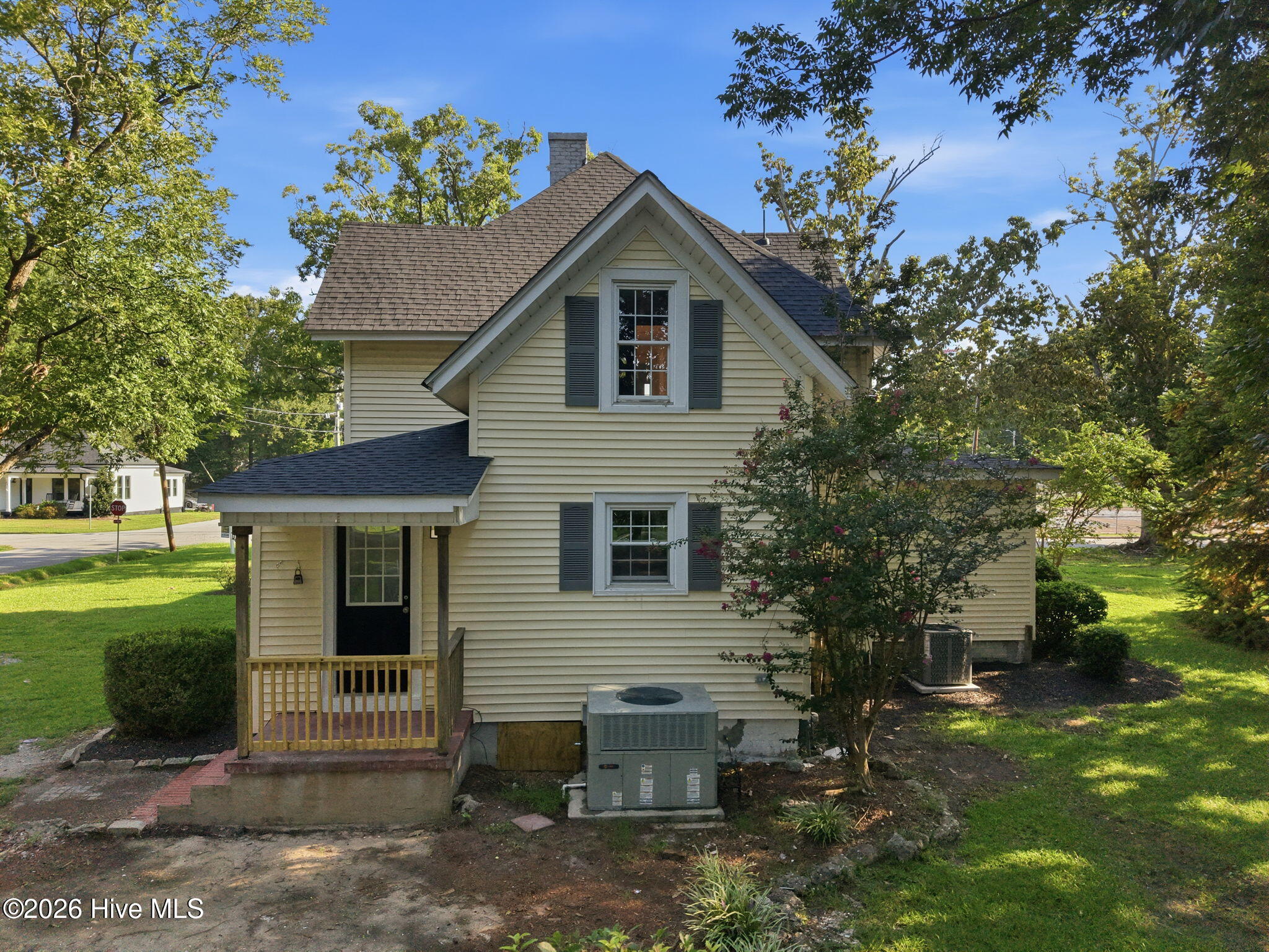 296 Fourth Street Property Photo 6