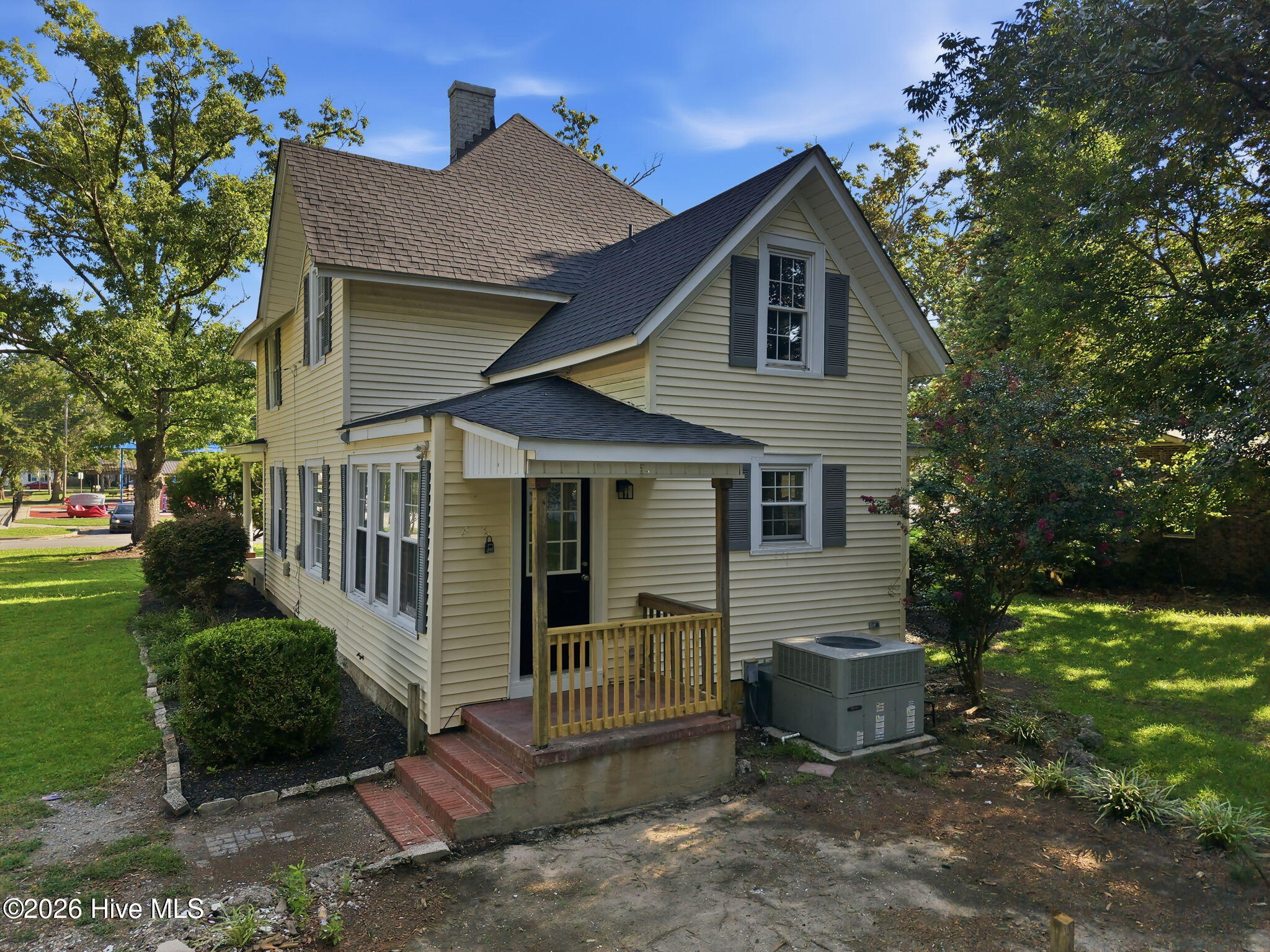 296 Fourth Street Property Photo 7