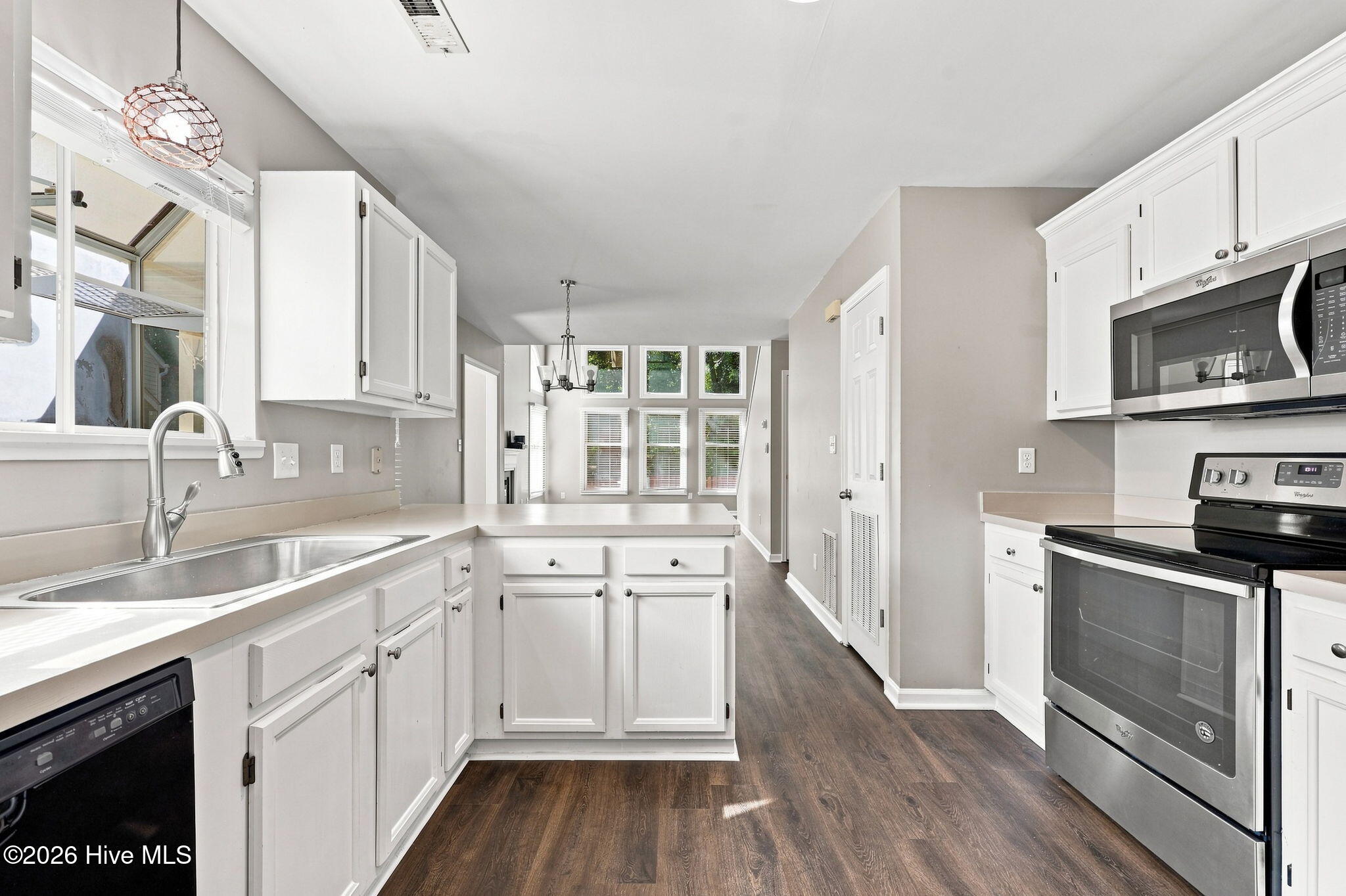 401 Cedarwood Village Property Photo 10