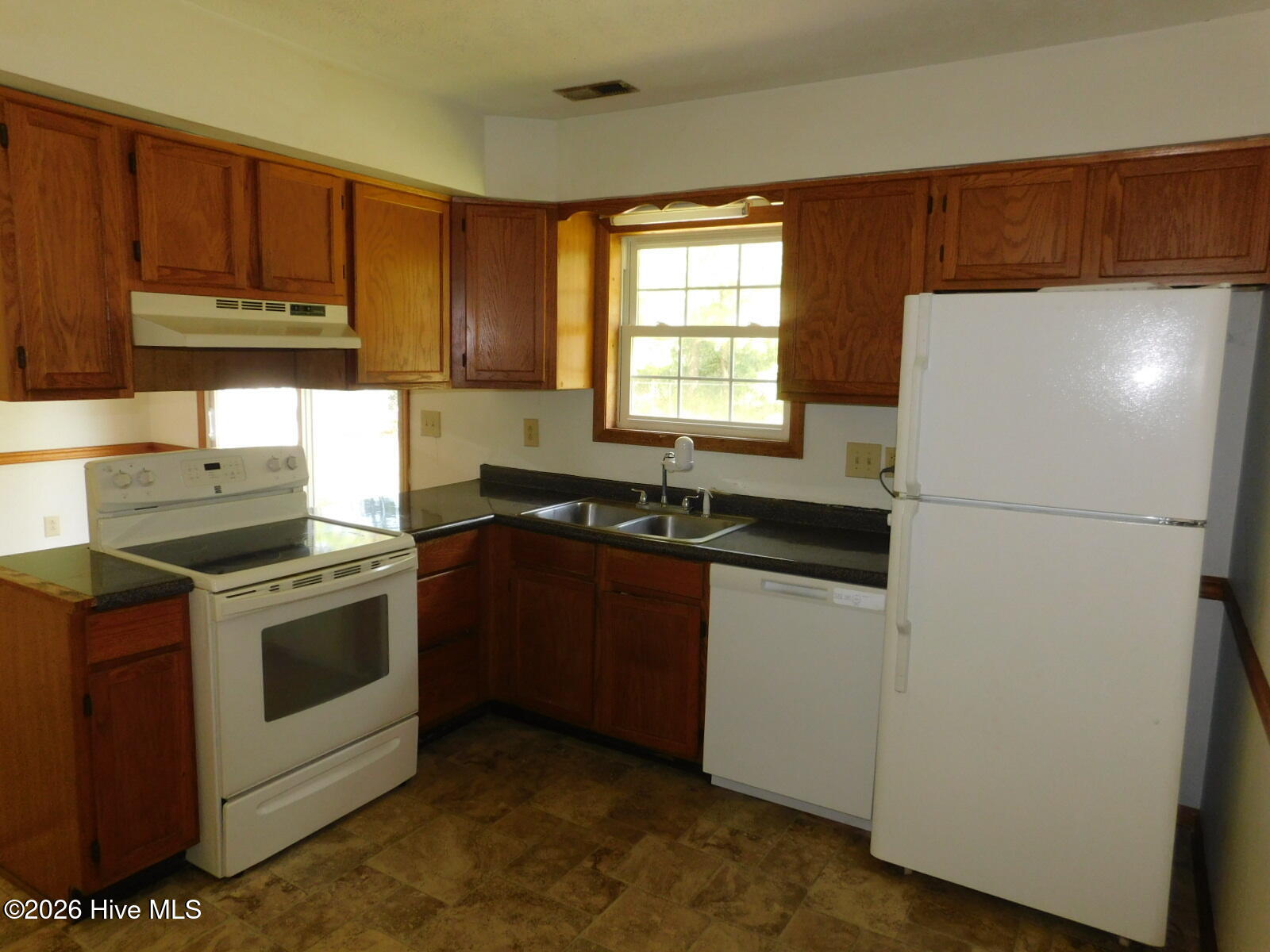 512 Cougar Place Property Photo 4