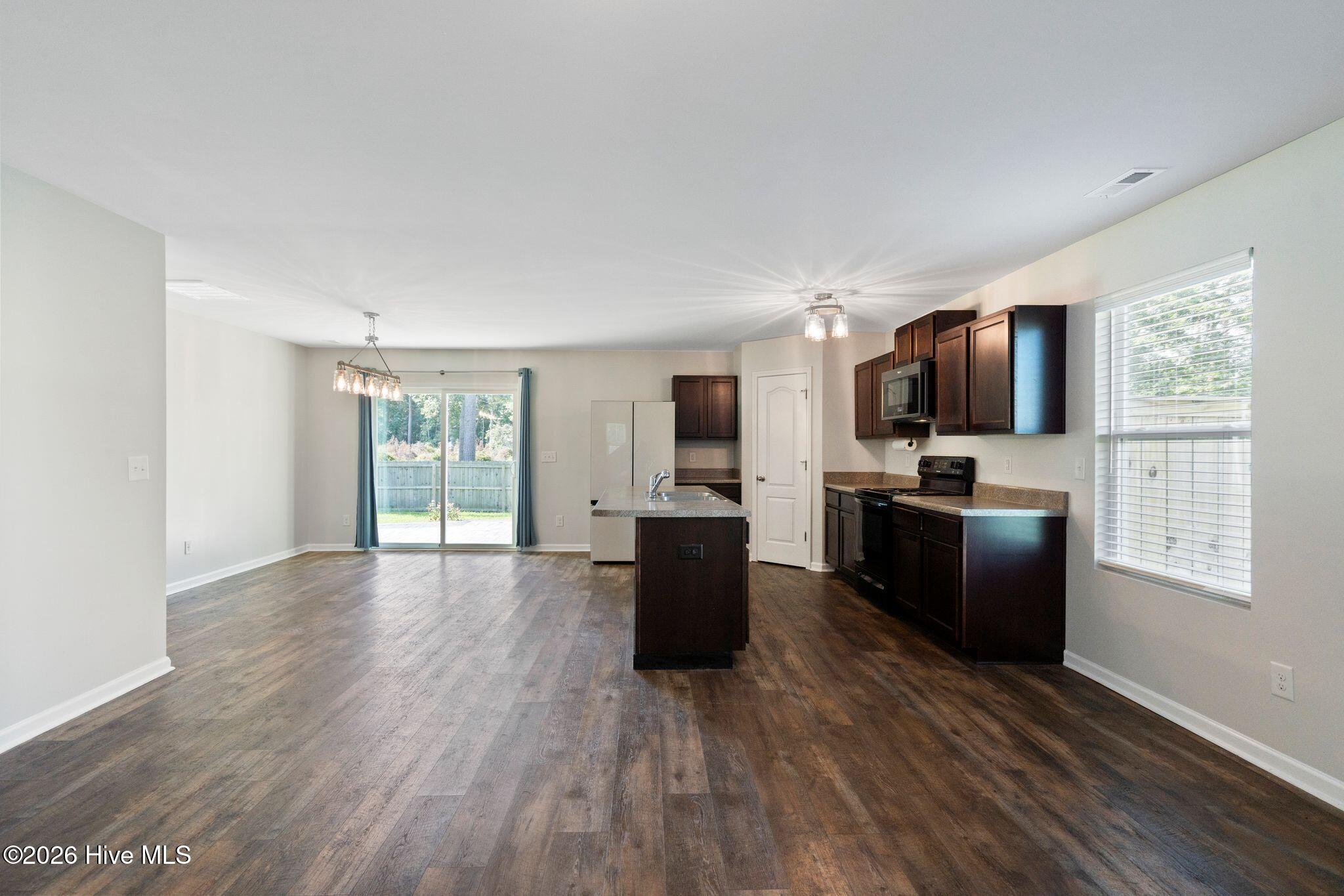 1102 Farmhouse Lane Property Photo 7