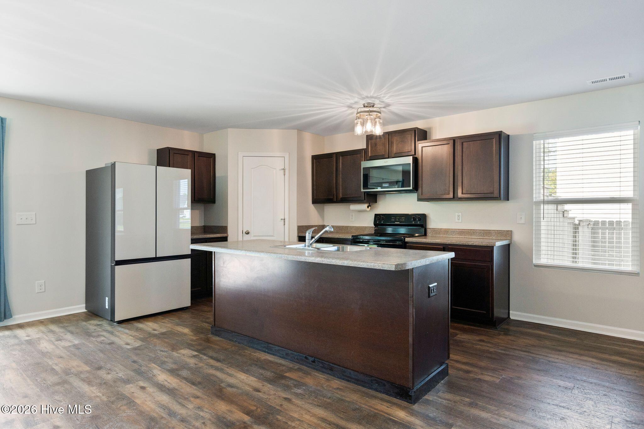 1102 Farmhouse Lane Property Photo 8