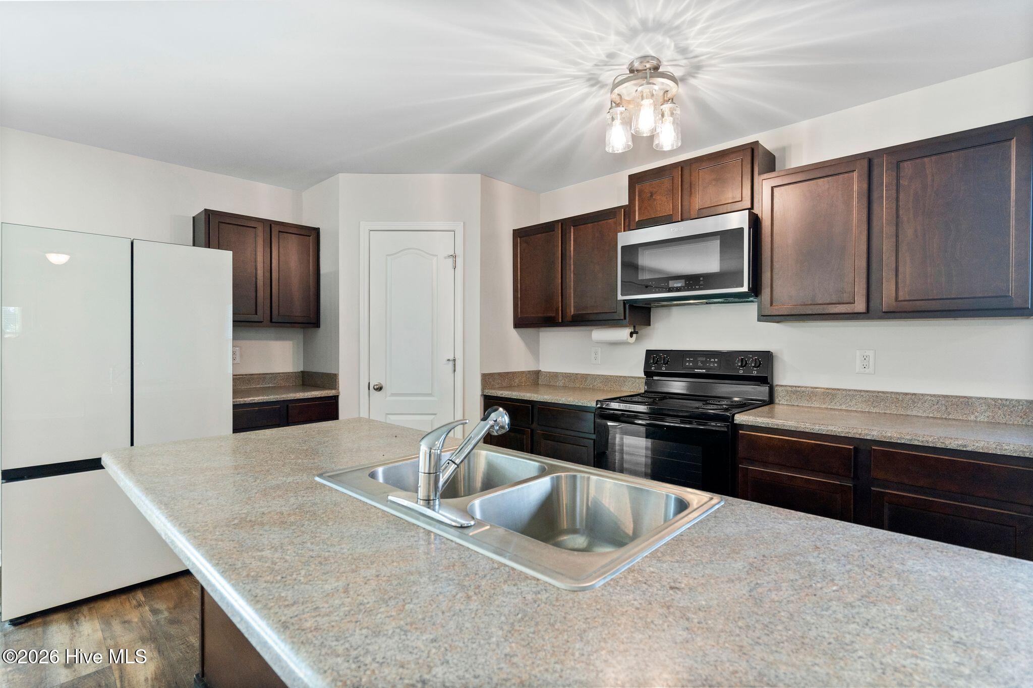 1102 Farmhouse Lane Property Photo 10