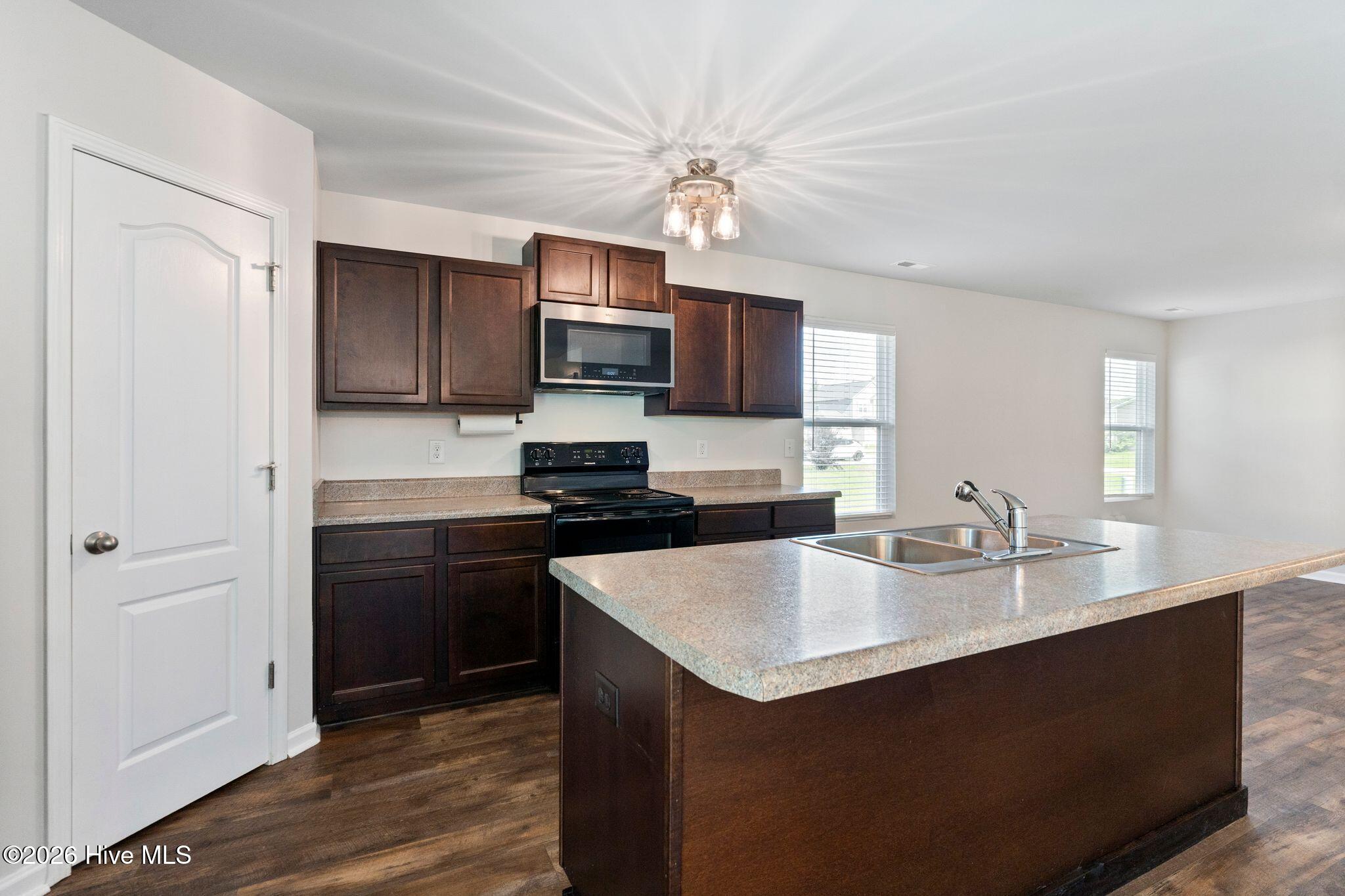 1102 Farmhouse Lane Property Photo 11