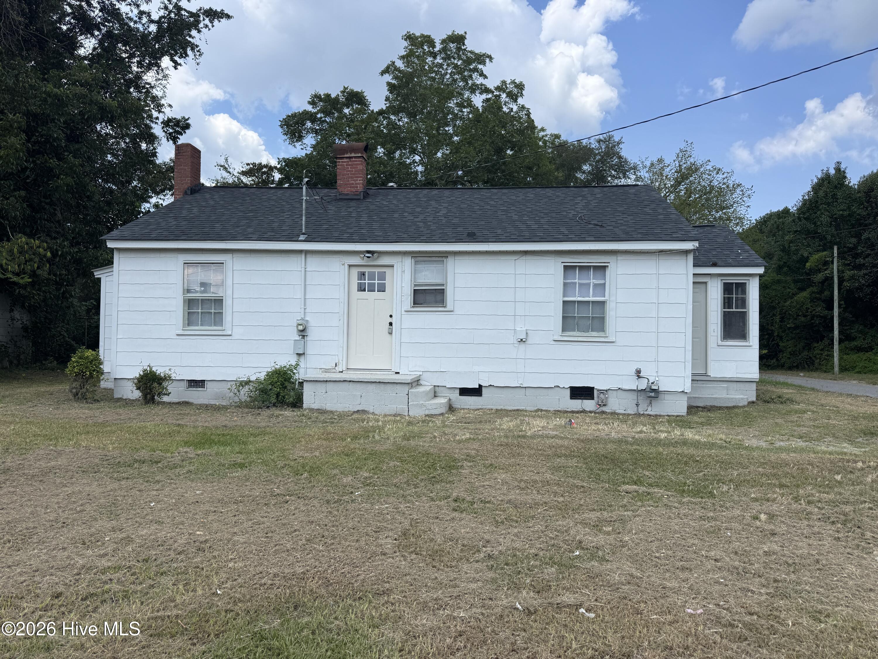 709 E Vernon Avenue Property Photo 1