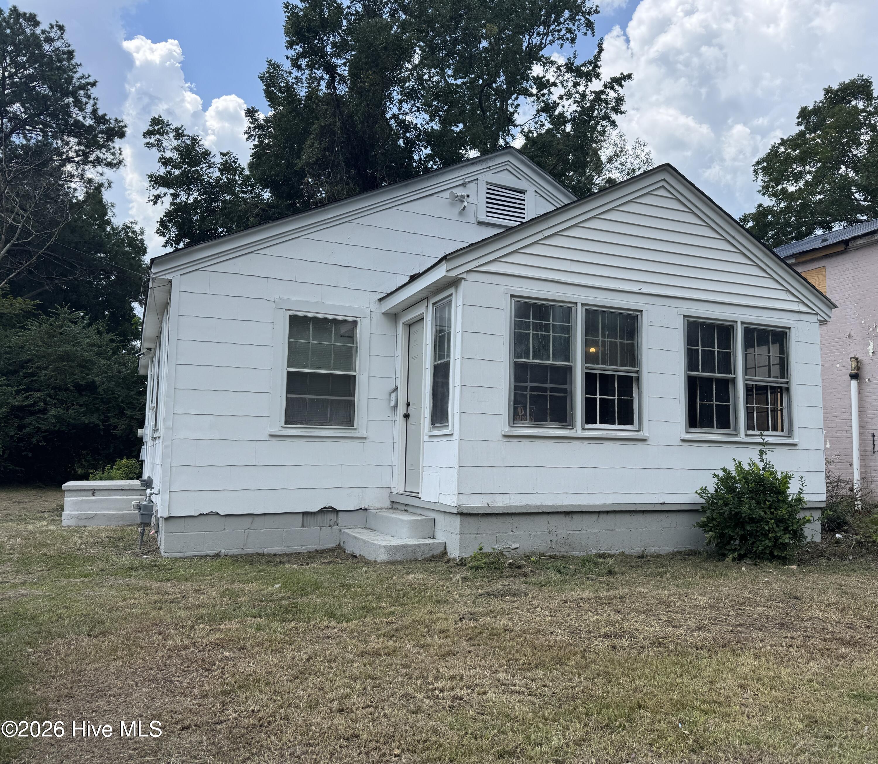 709 E Vernon Avenue Property Photo 4
