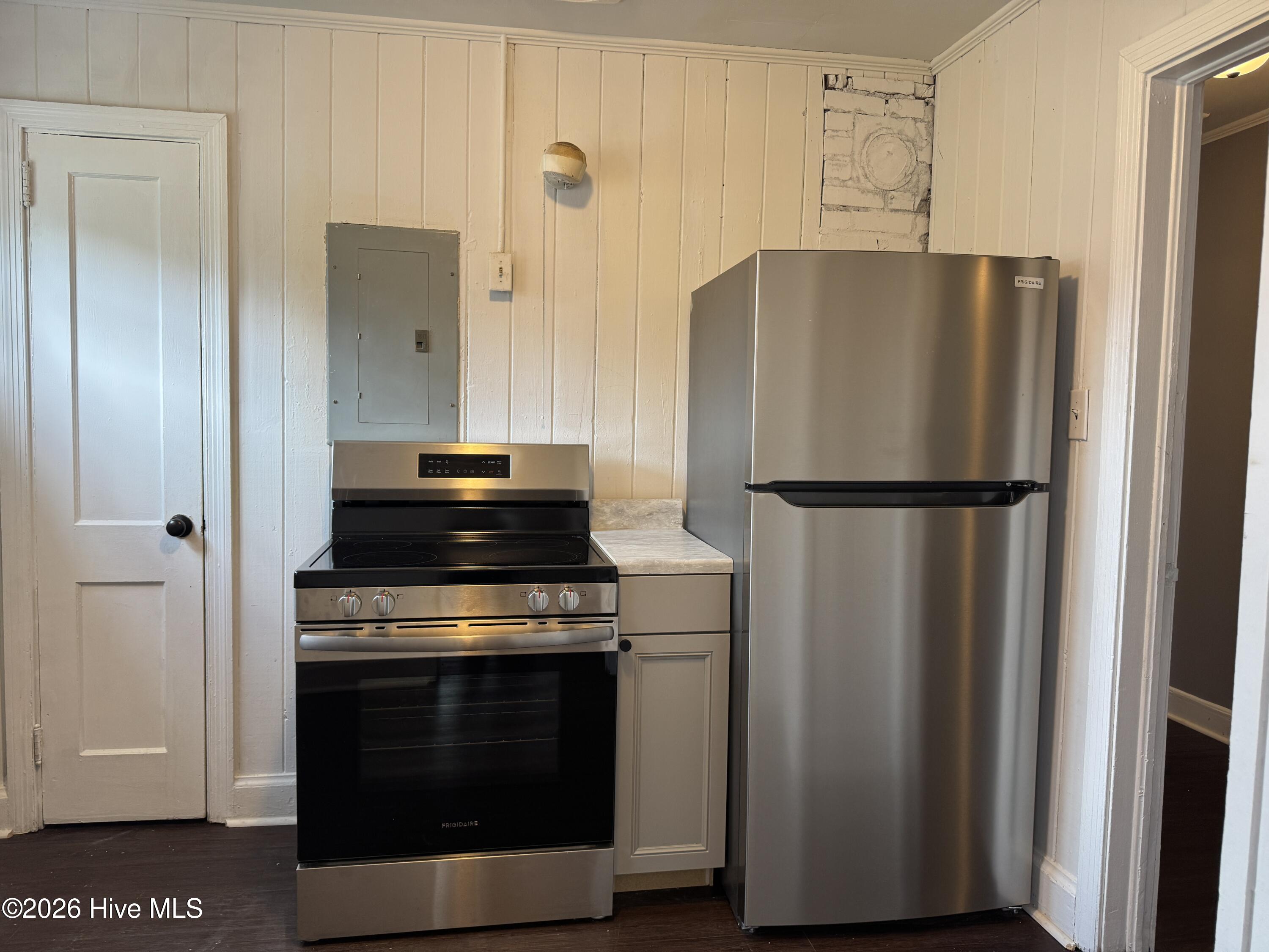 709 E Vernon Avenue Property Photo 6