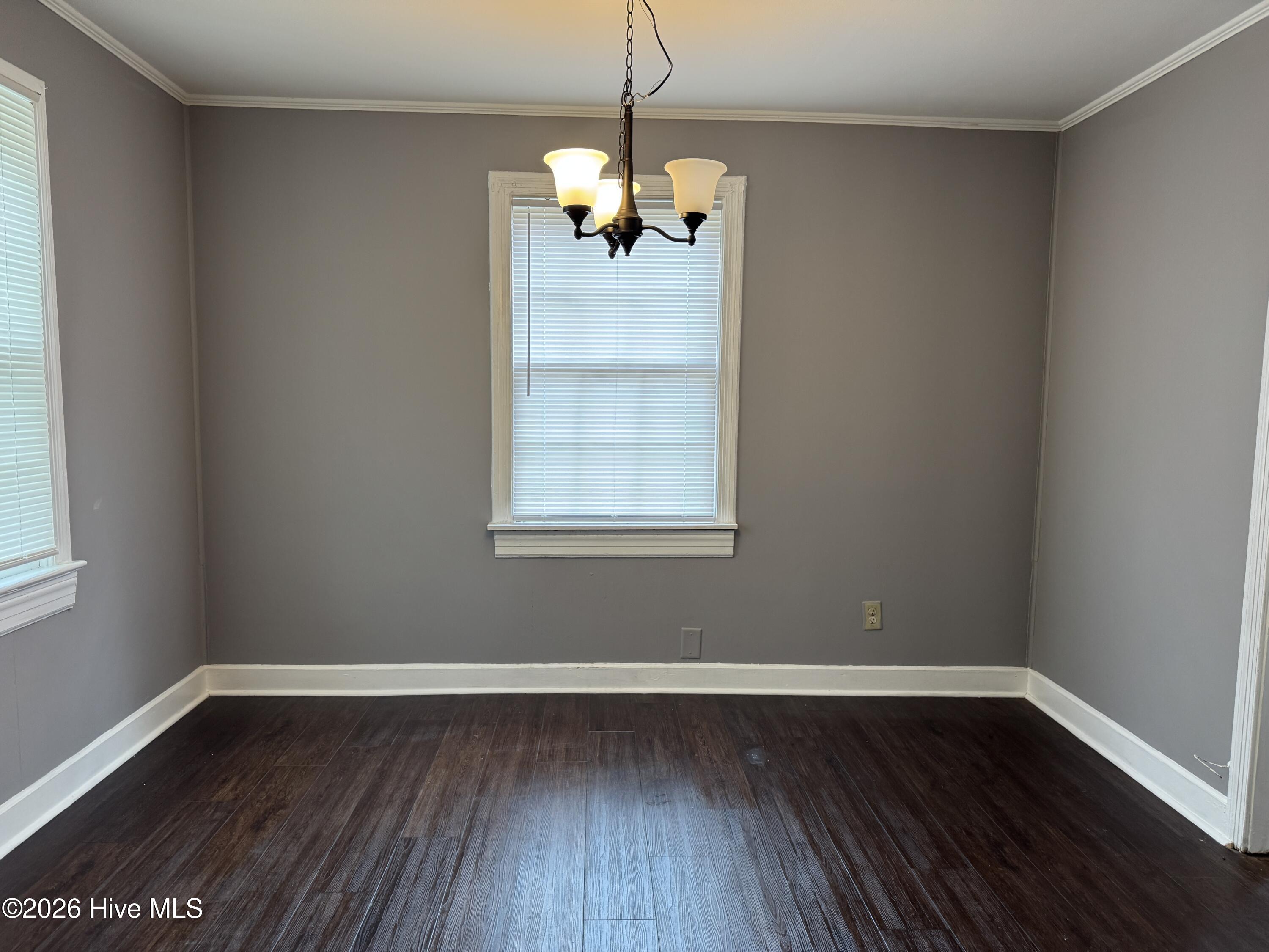 709 E Vernon Avenue Property Photo 8