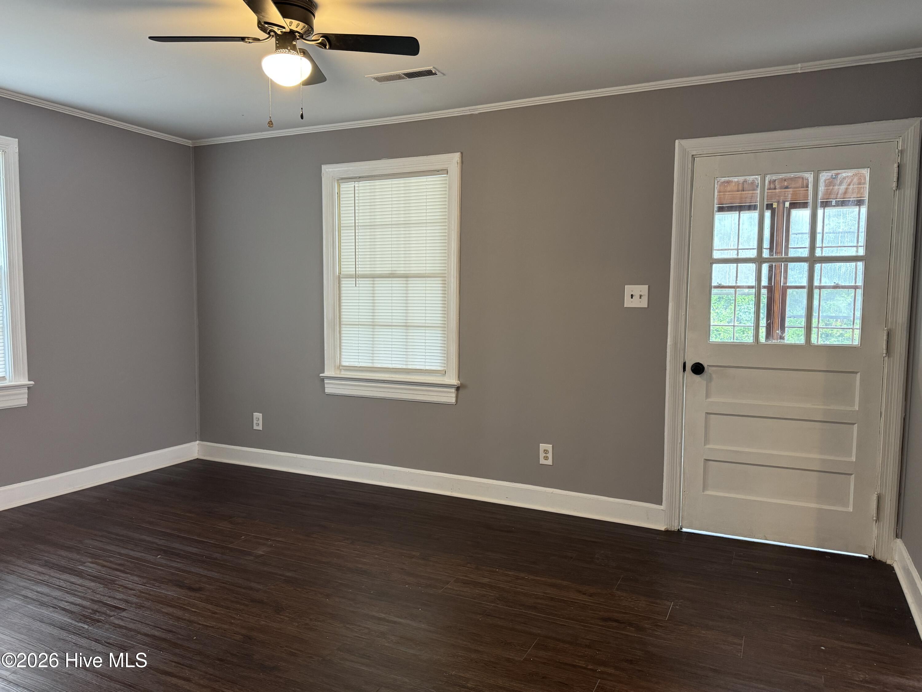 709 E Vernon Avenue Property Photo 10