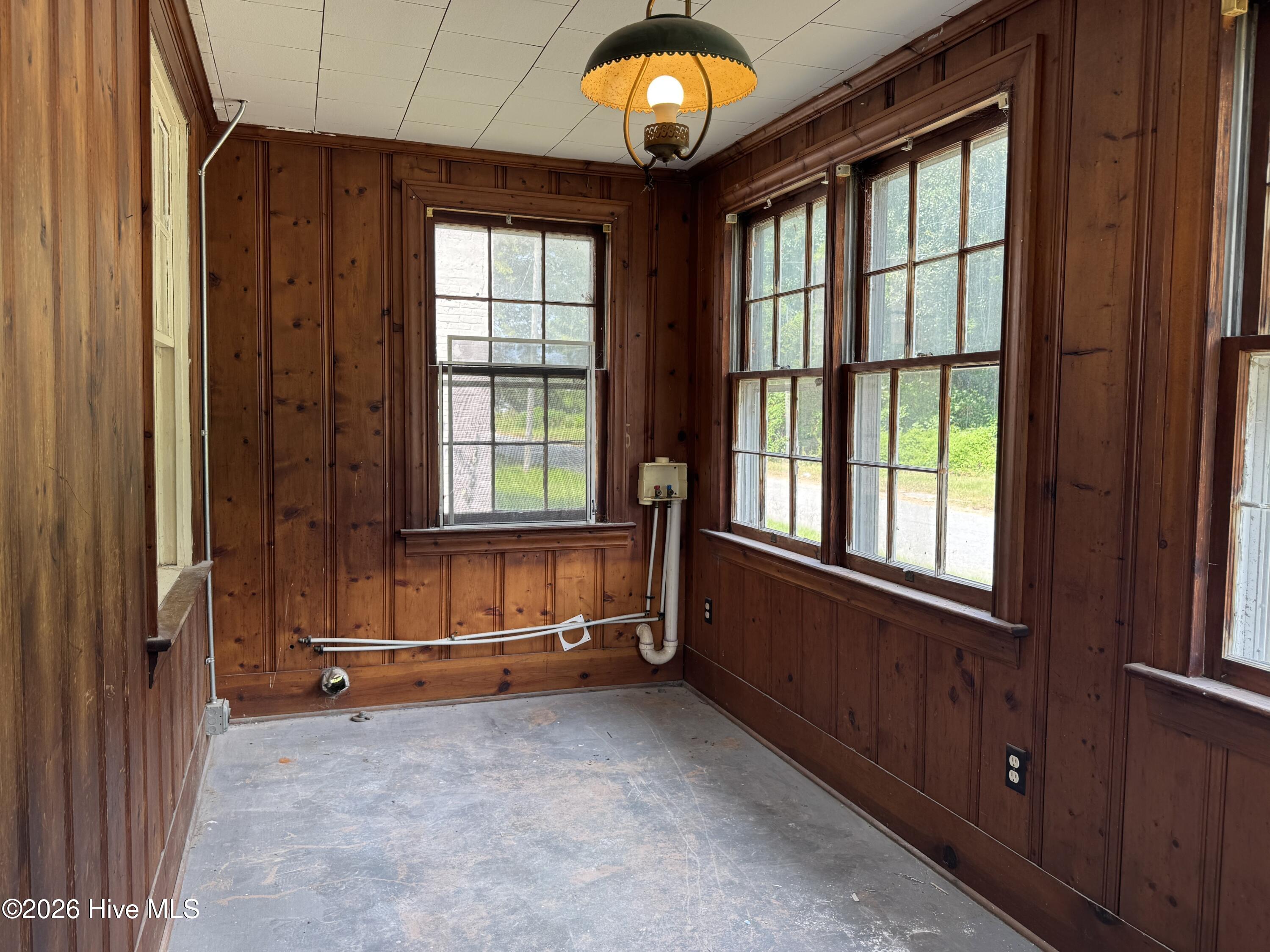 709 E Vernon Avenue Property Photo 11