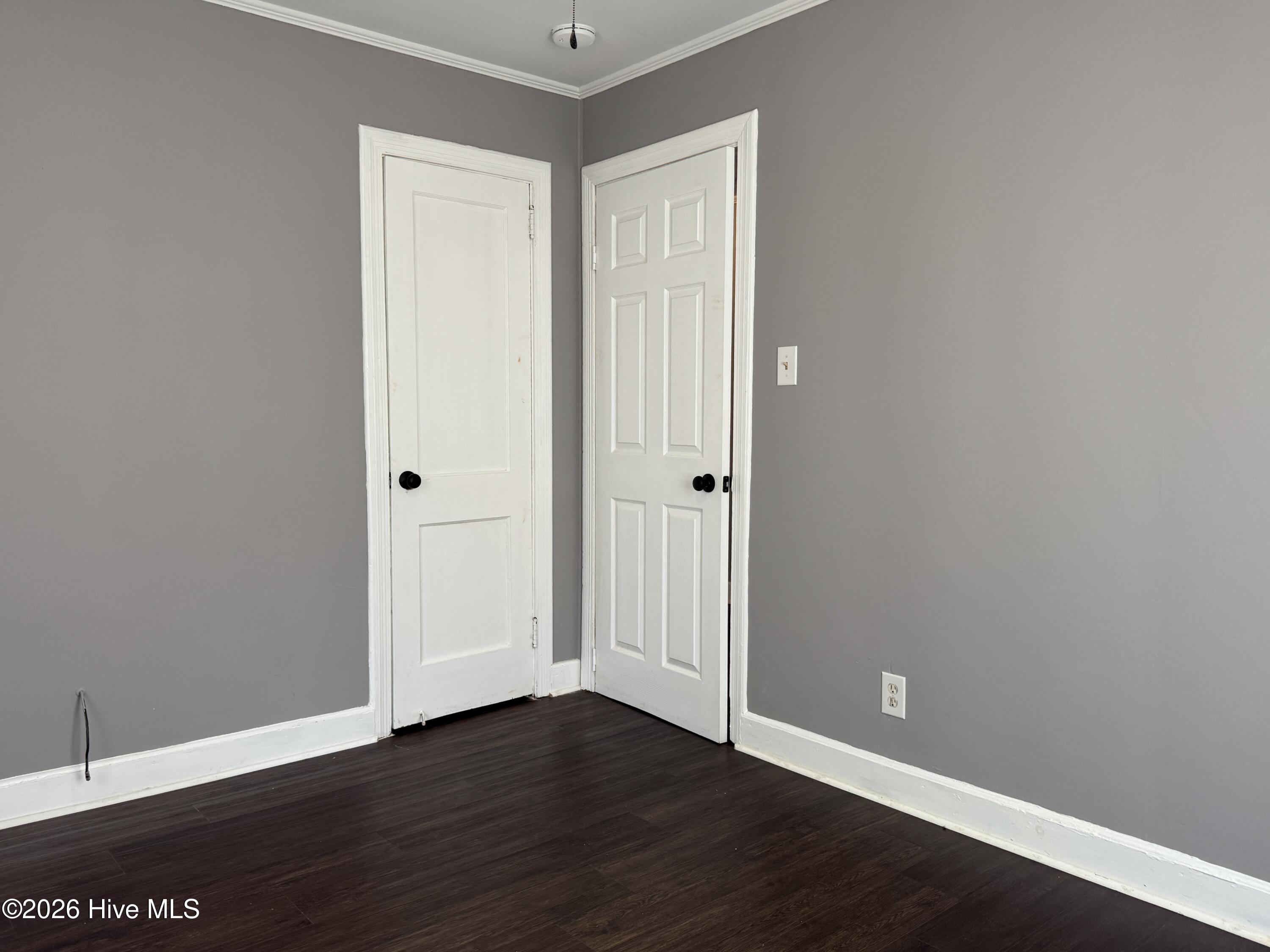 709 E Vernon Avenue Property Photo 16