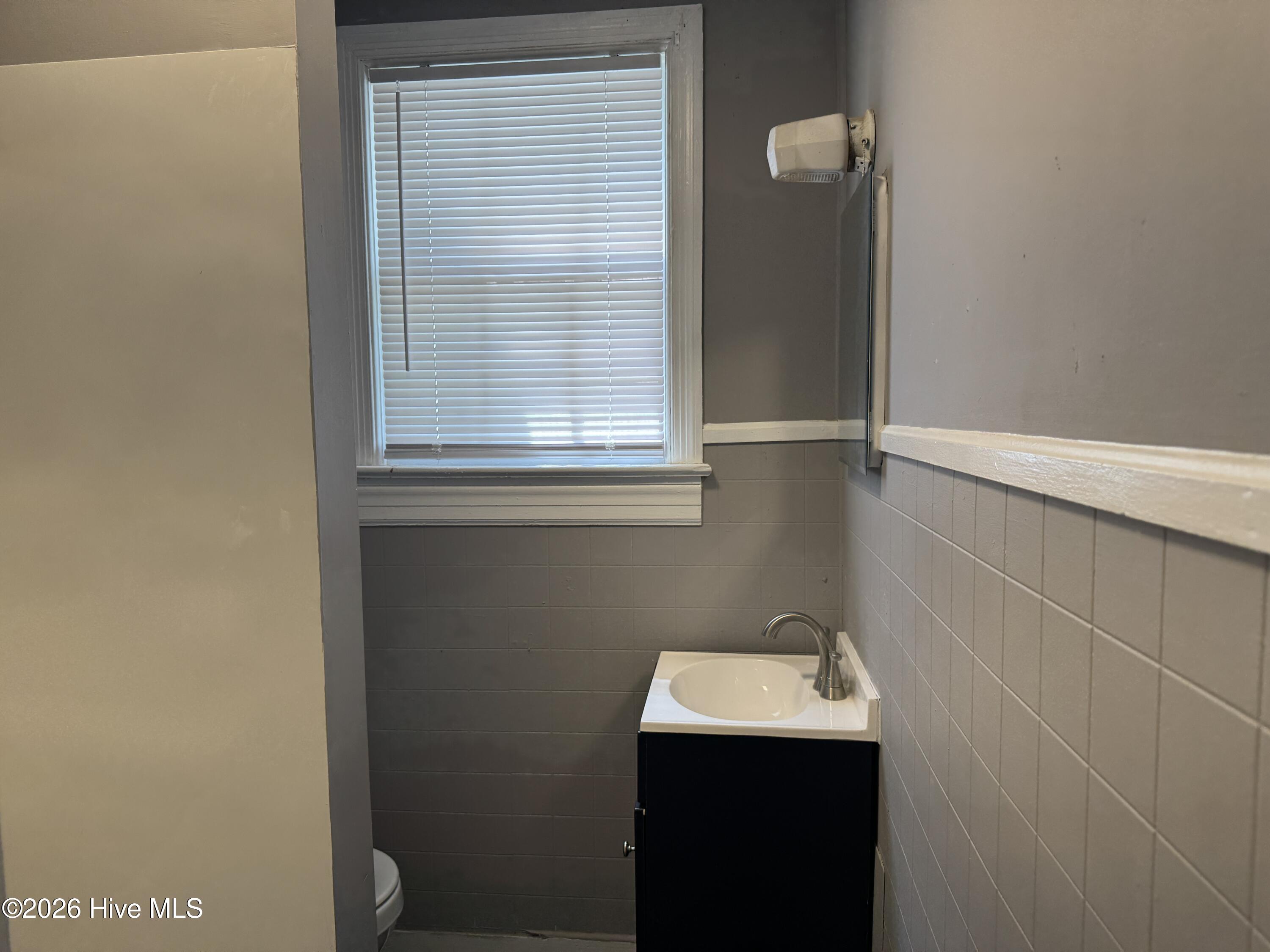 709 E Vernon Avenue Property Photo 17