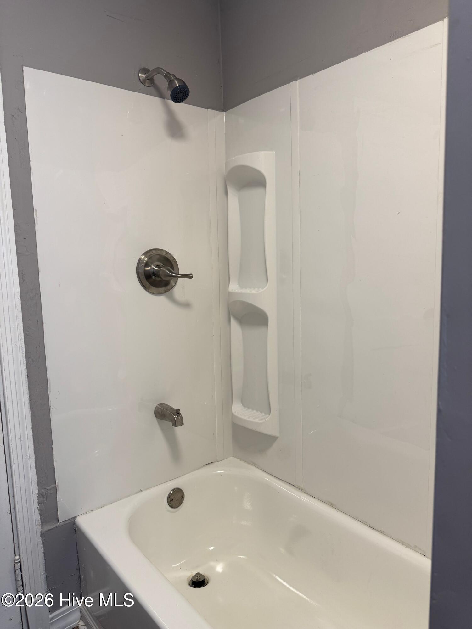 709 E Vernon Avenue Property Photo 18