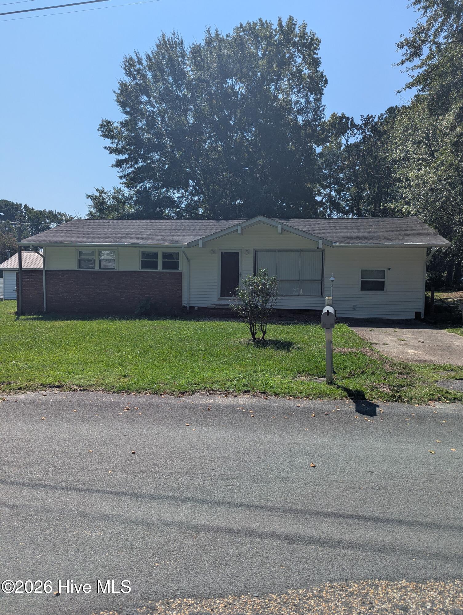 900 E Nicholson Street Property Photo 1
