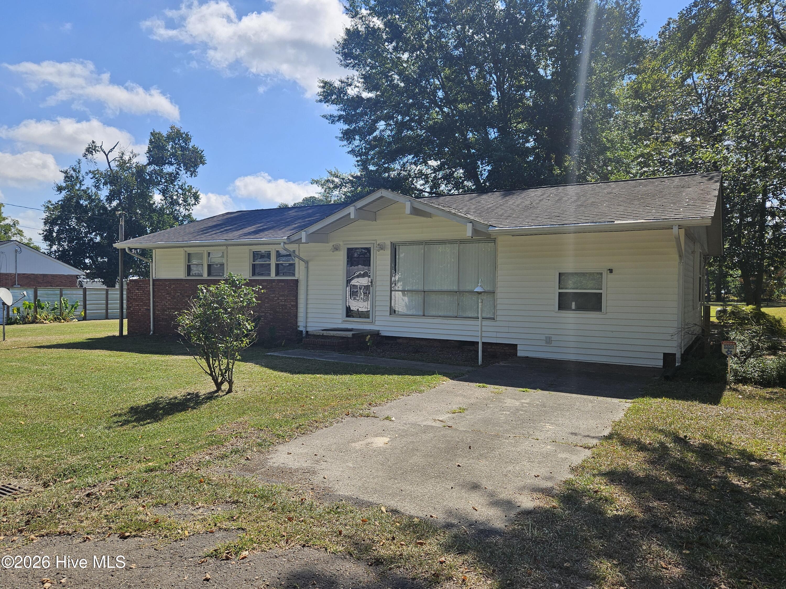 900 E Nicholson Street Property Photo 1