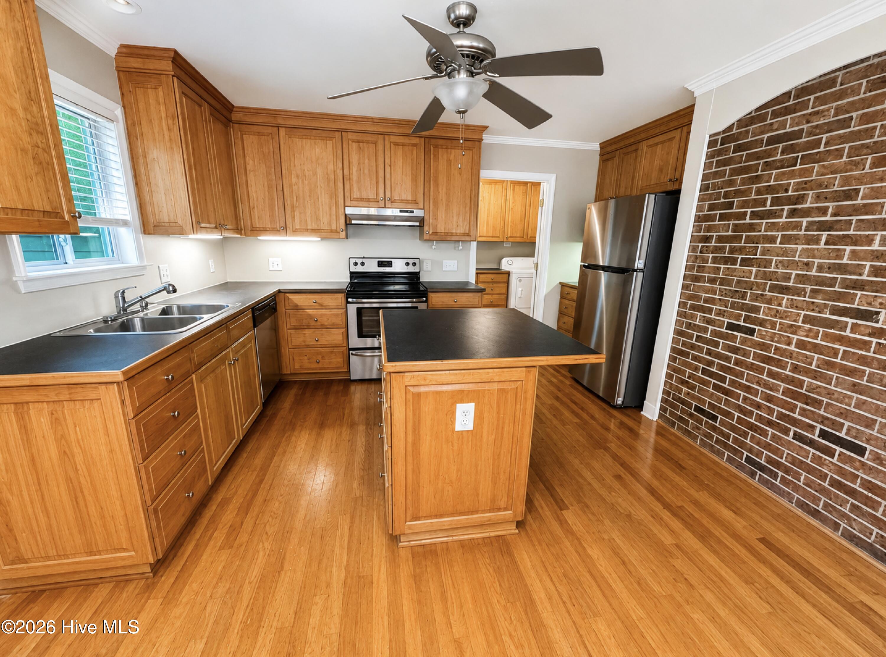 1405 N Overlook Drive Property Photo 2