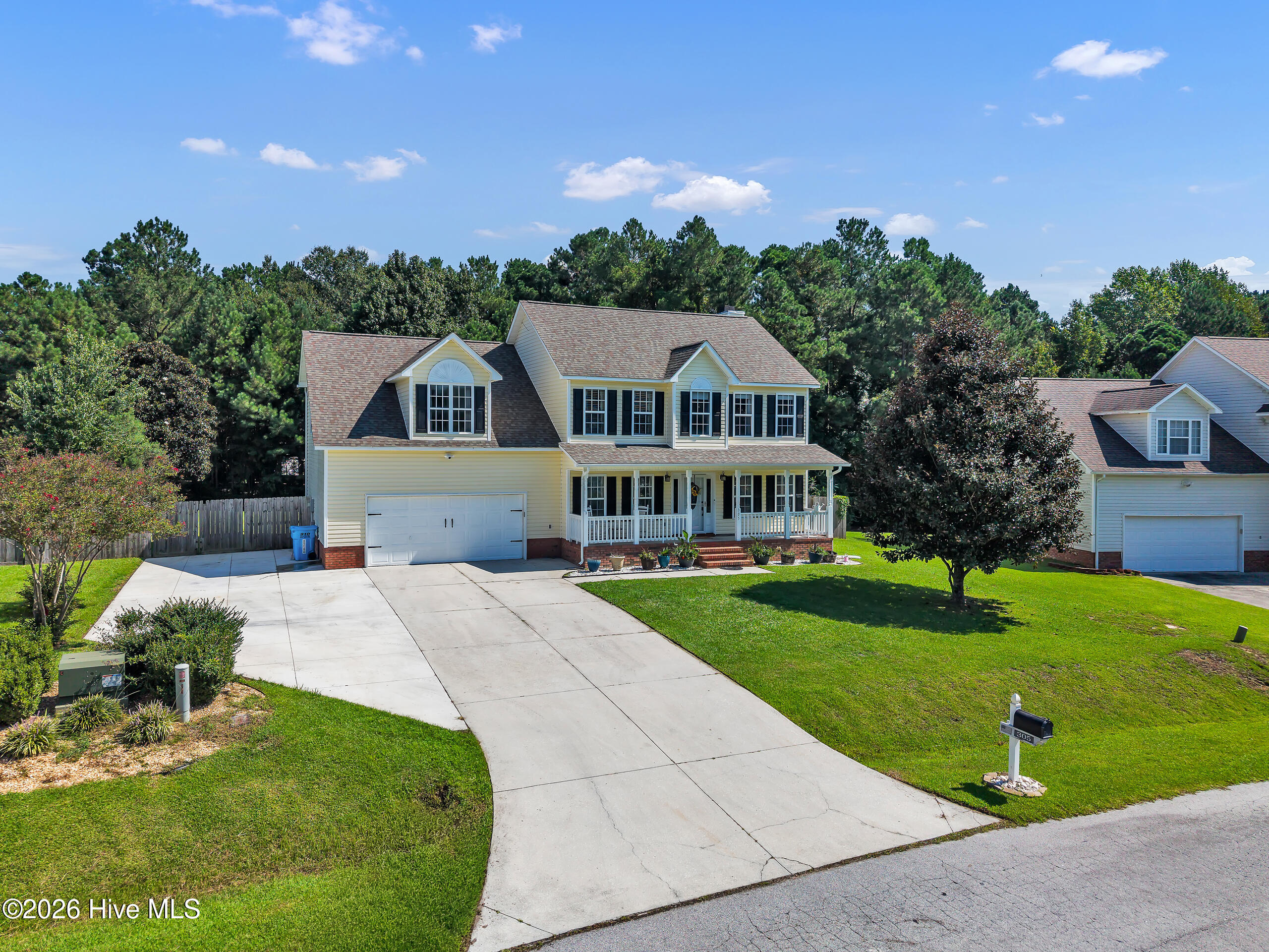 305 E Regent Court Property Photo 4