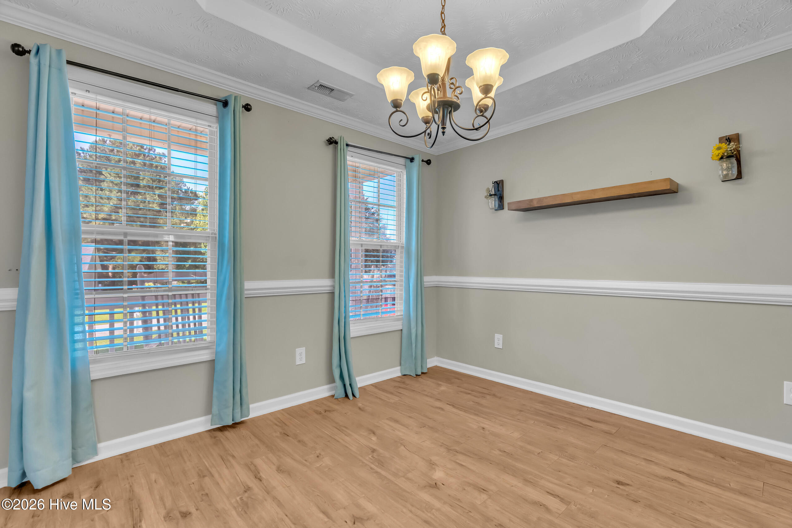 305 E Regent Court Property Photo 10
