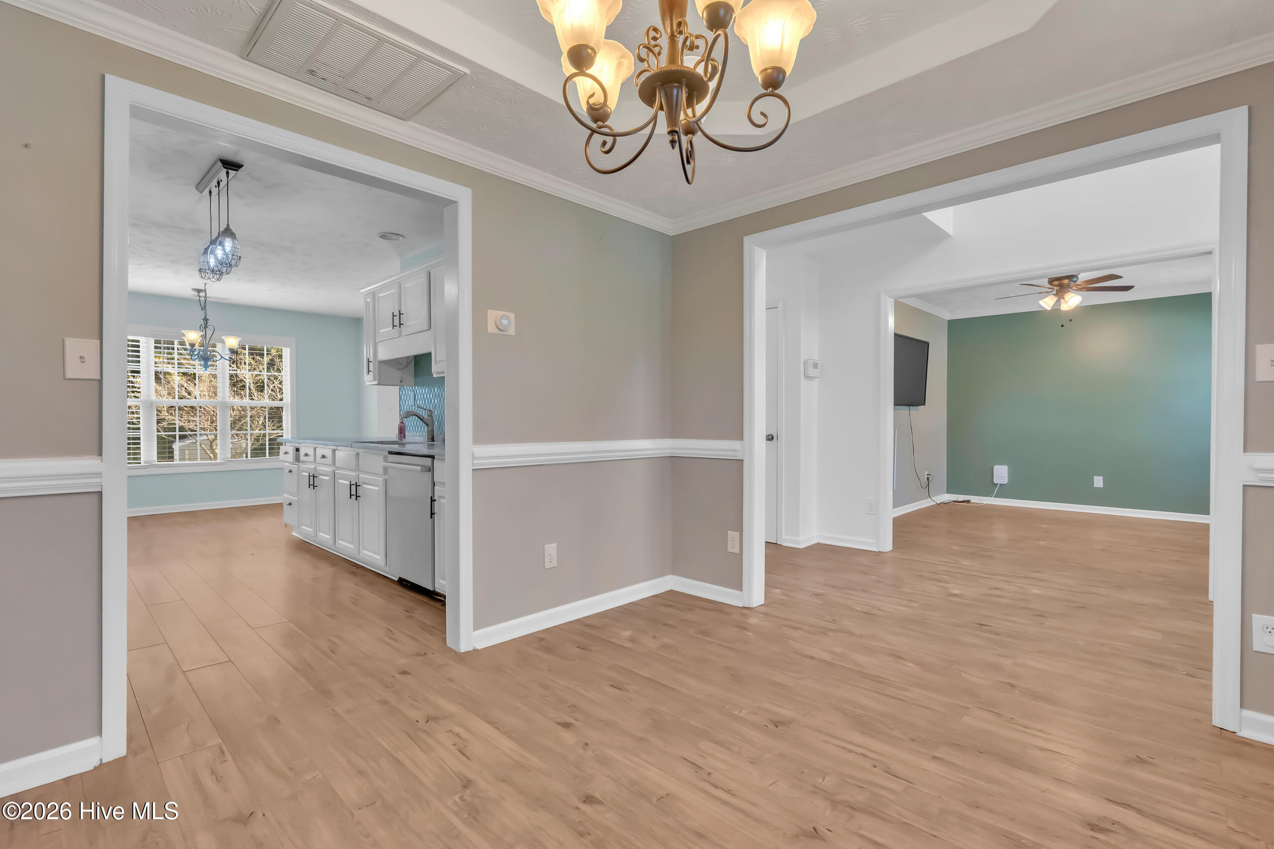 305 E Regent Court Property Photo 12