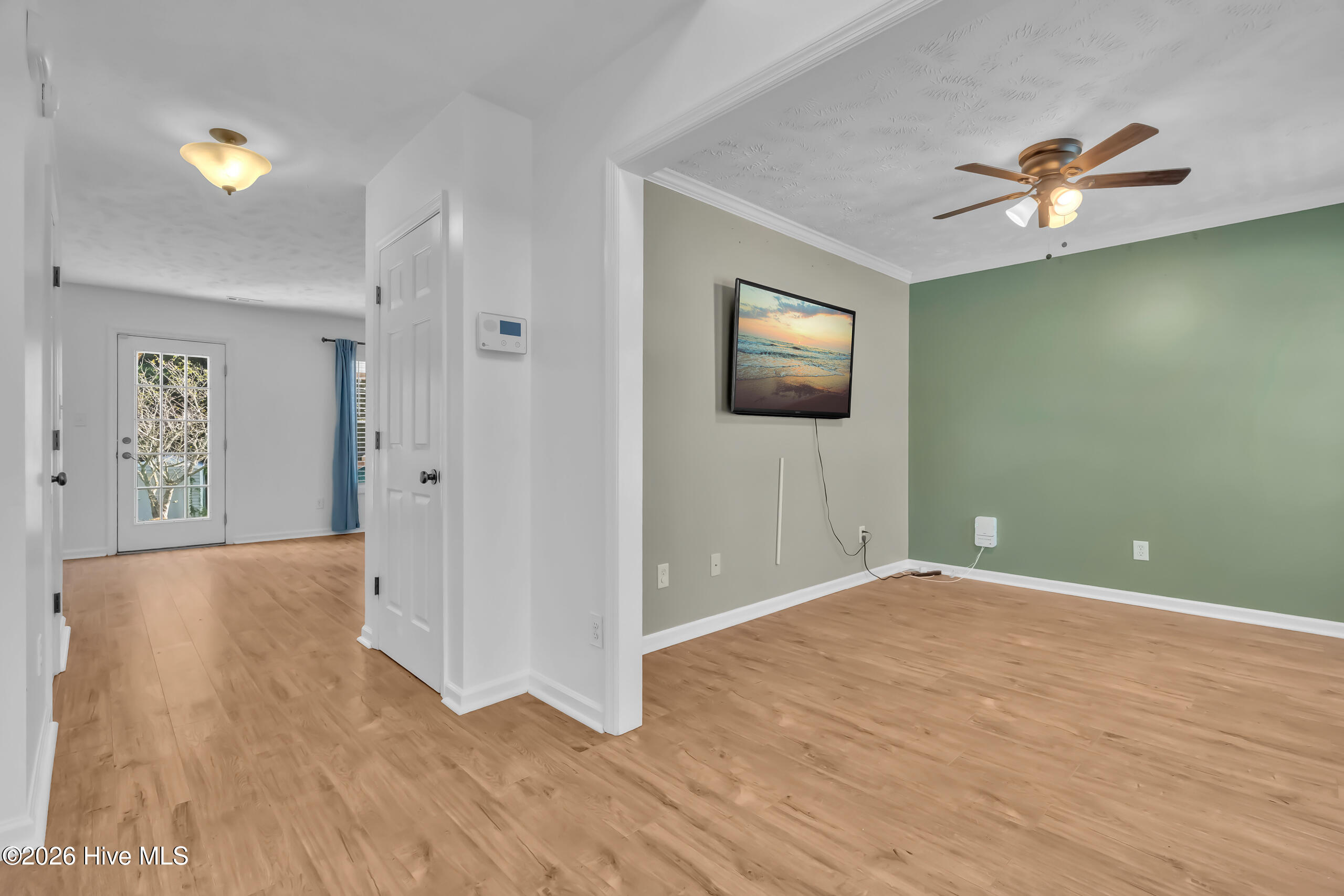 305 E Regent Court Property Photo 16