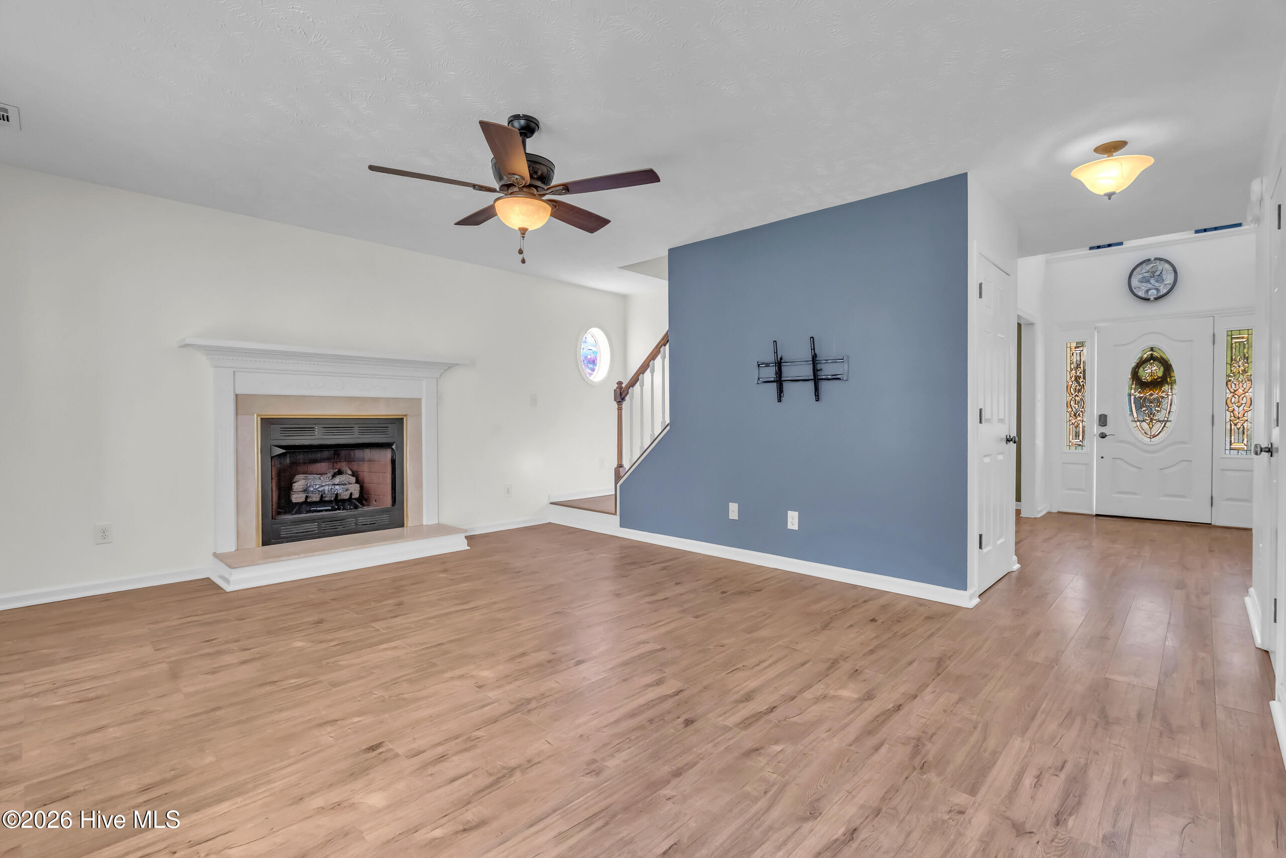 305 E Regent Court Property Photo 18