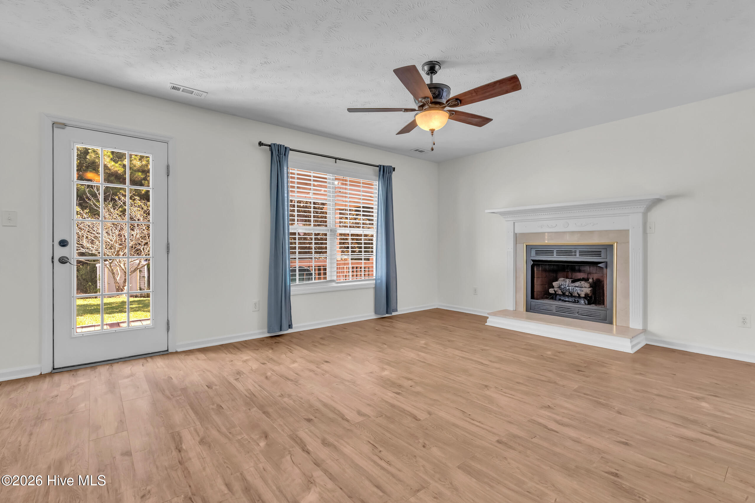 305 E Regent Court Property Photo 19