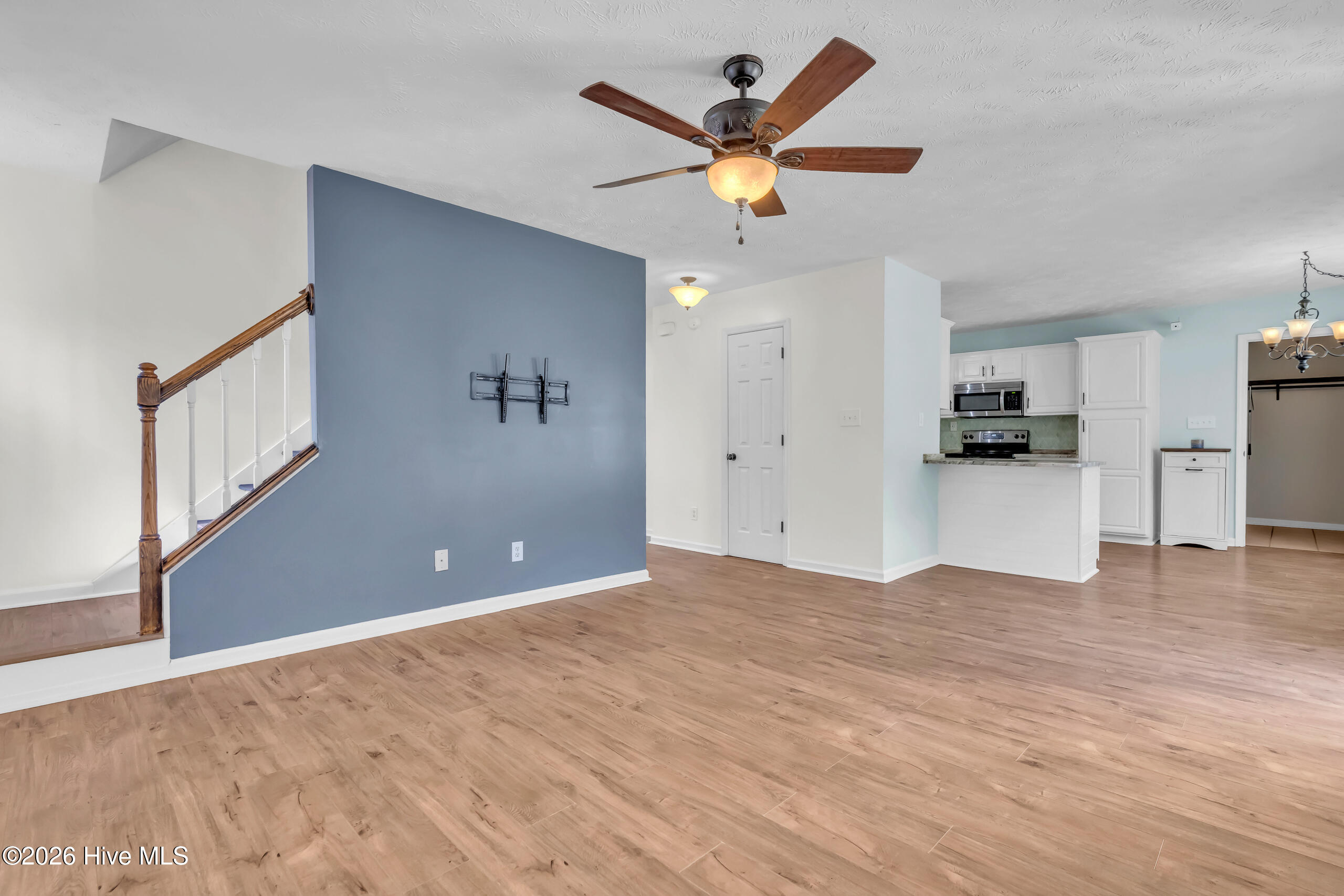 305 E Regent Court Property Photo 21