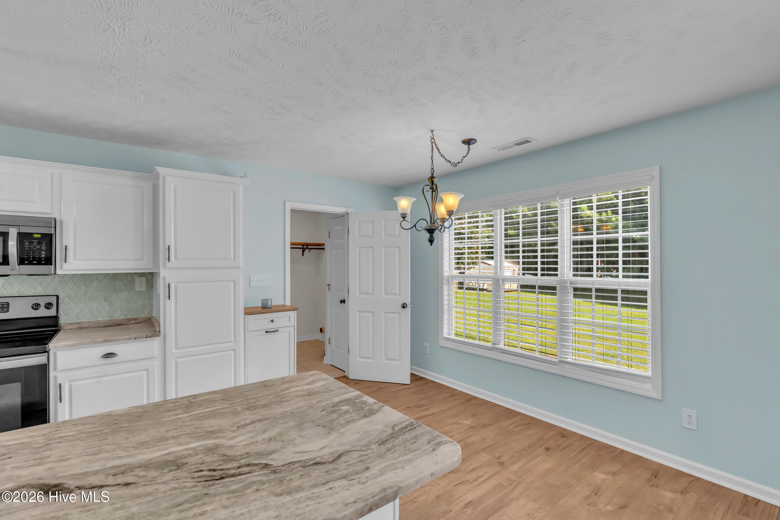 305 E Regent Court Property Photo 22