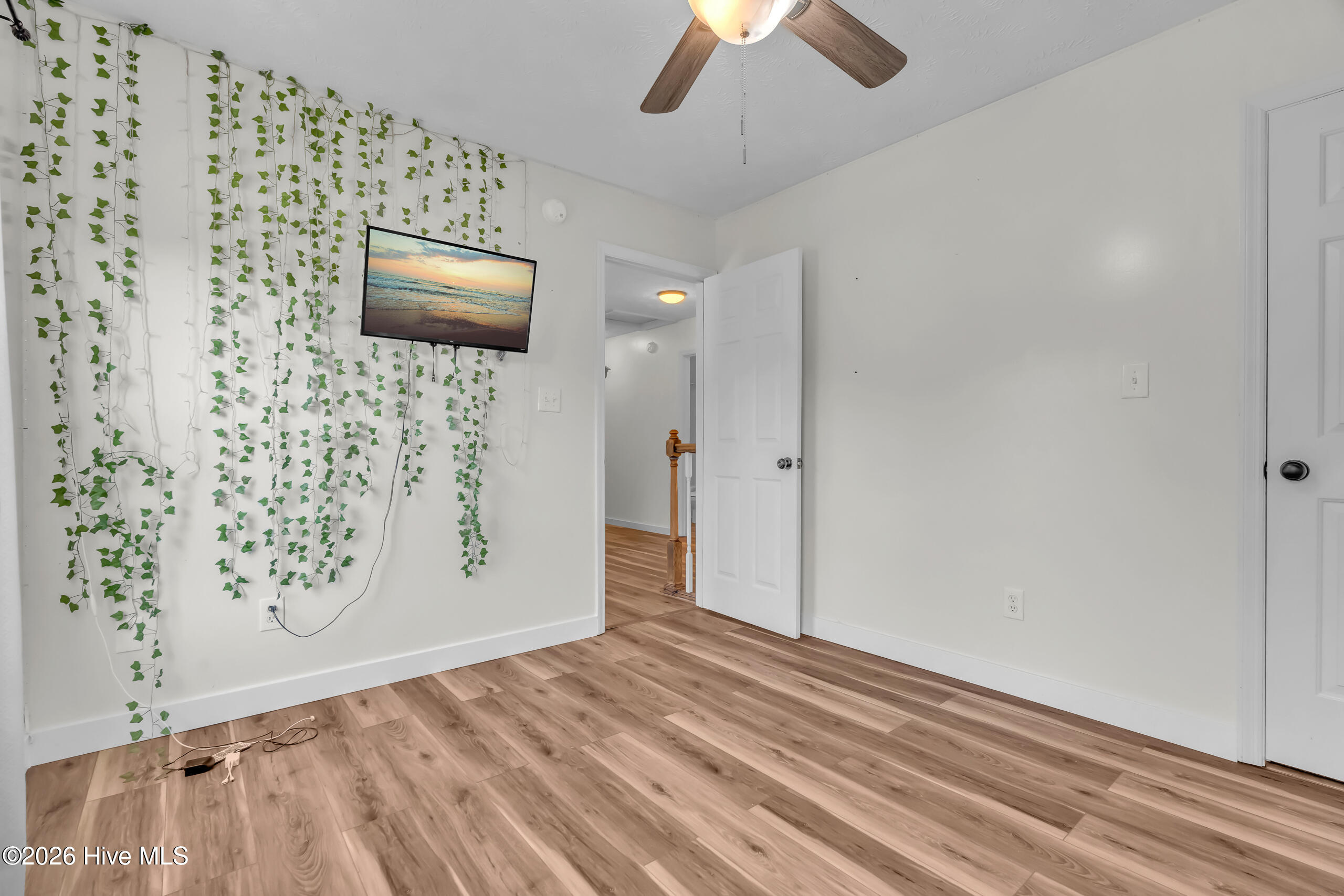 305 E Regent Court Property Photo 41