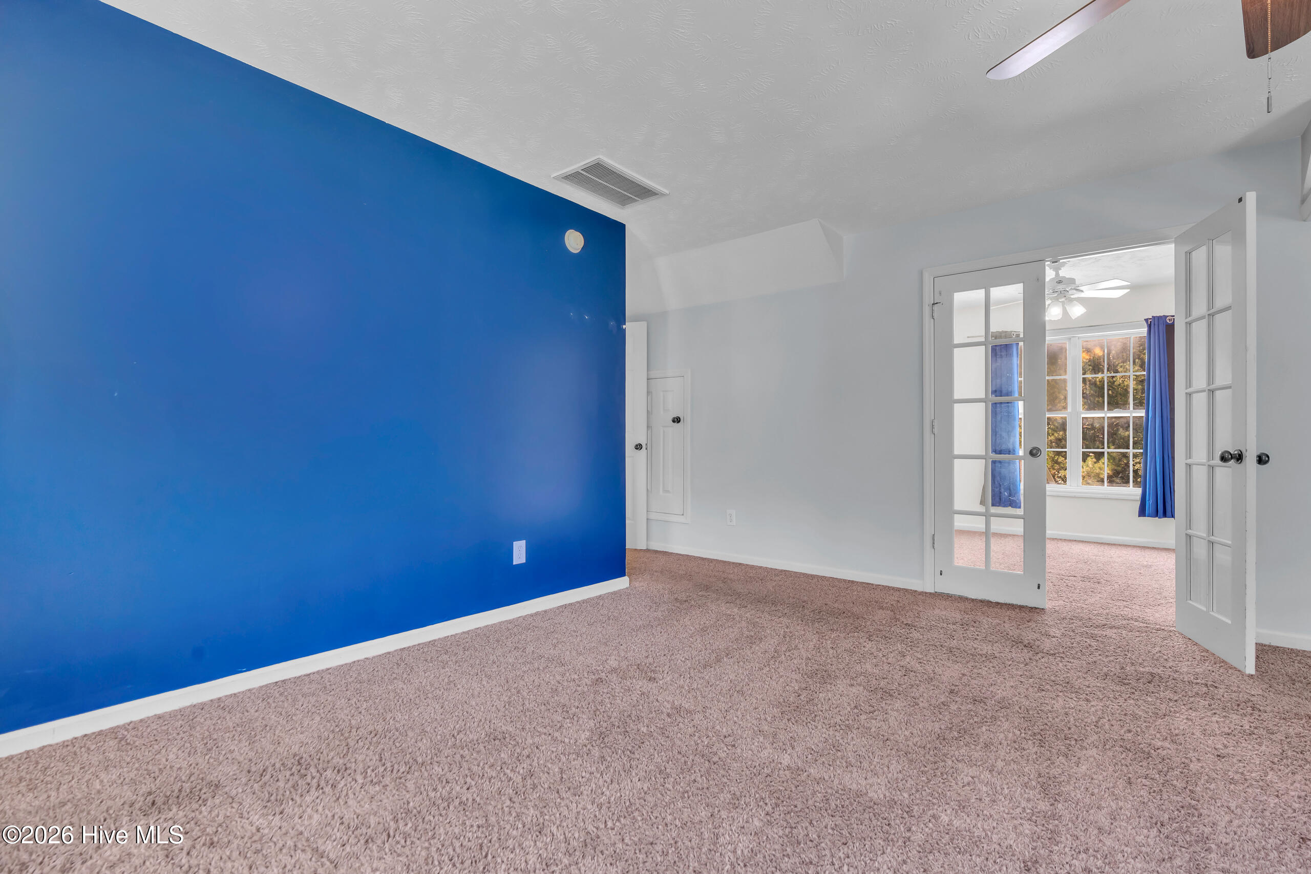 305 E Regent Court Property Photo 47