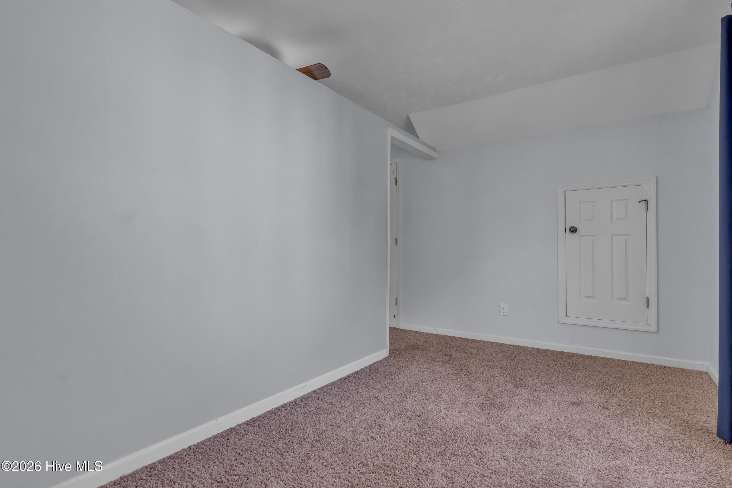 305 E Regent Court Property Photo 51