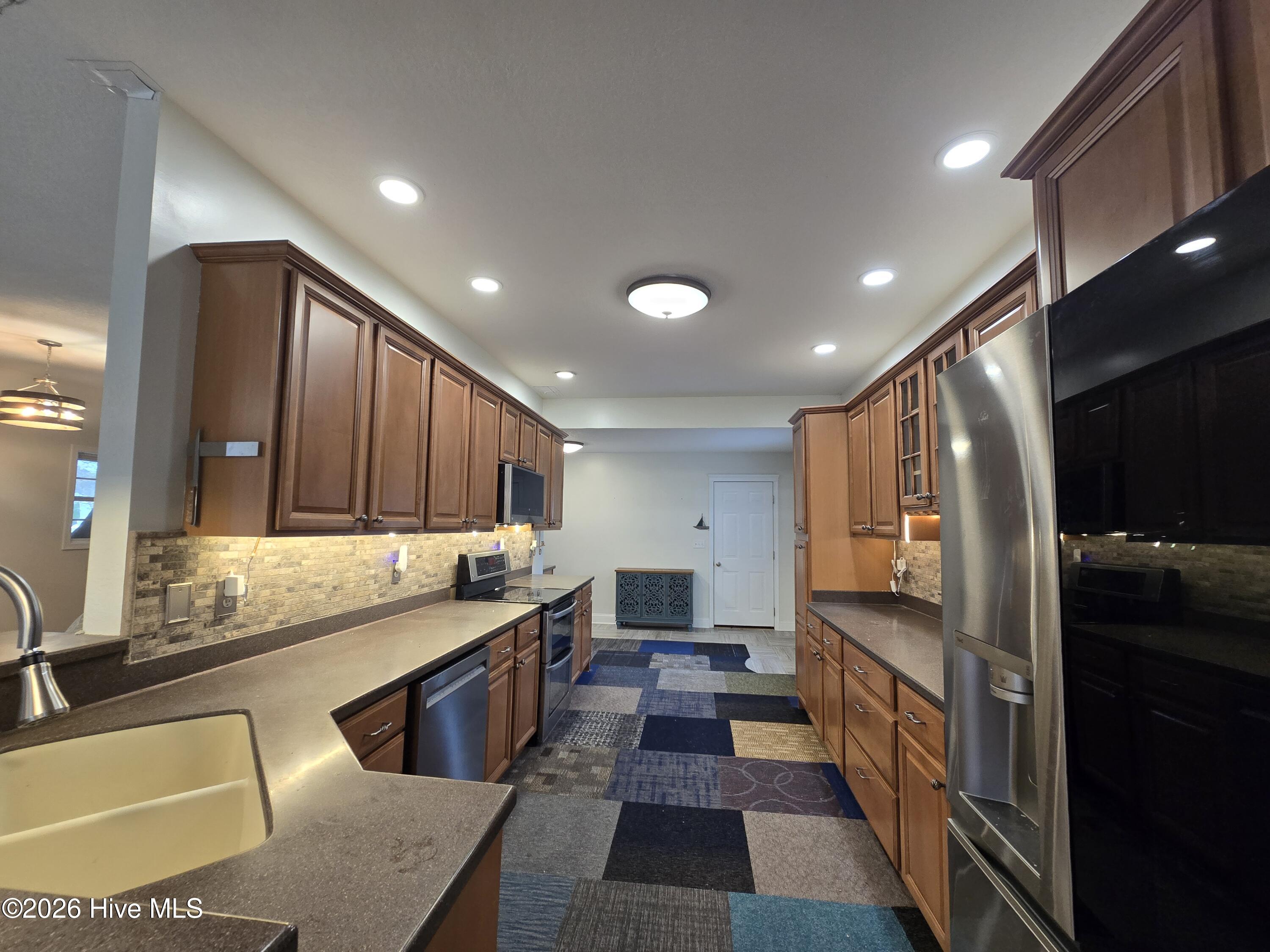 151 Mariners Way Property Photo 6