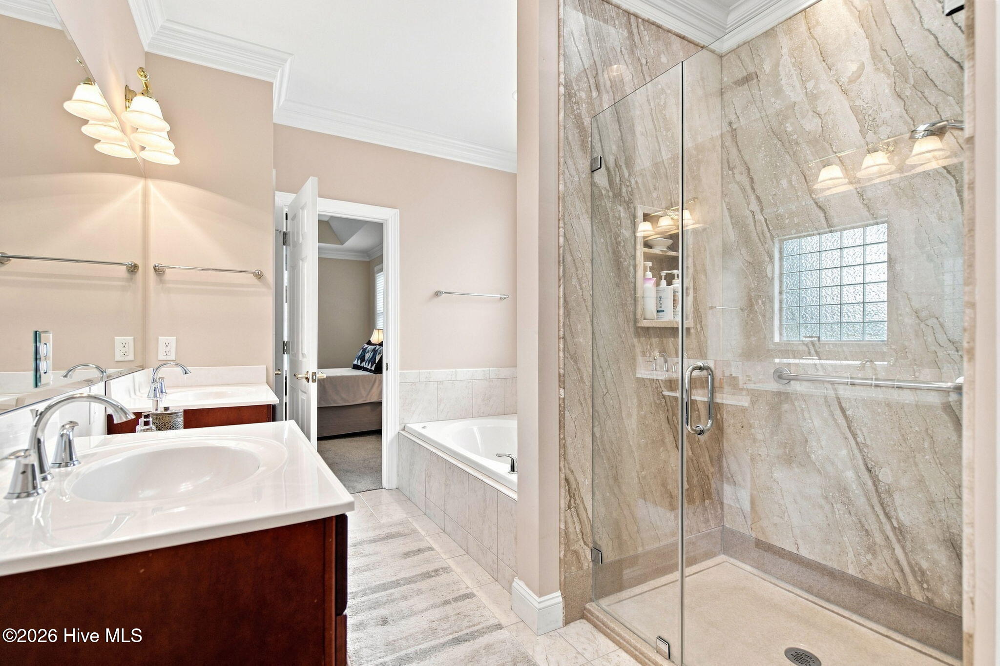 1009 West Cove Loop Property Photo 16