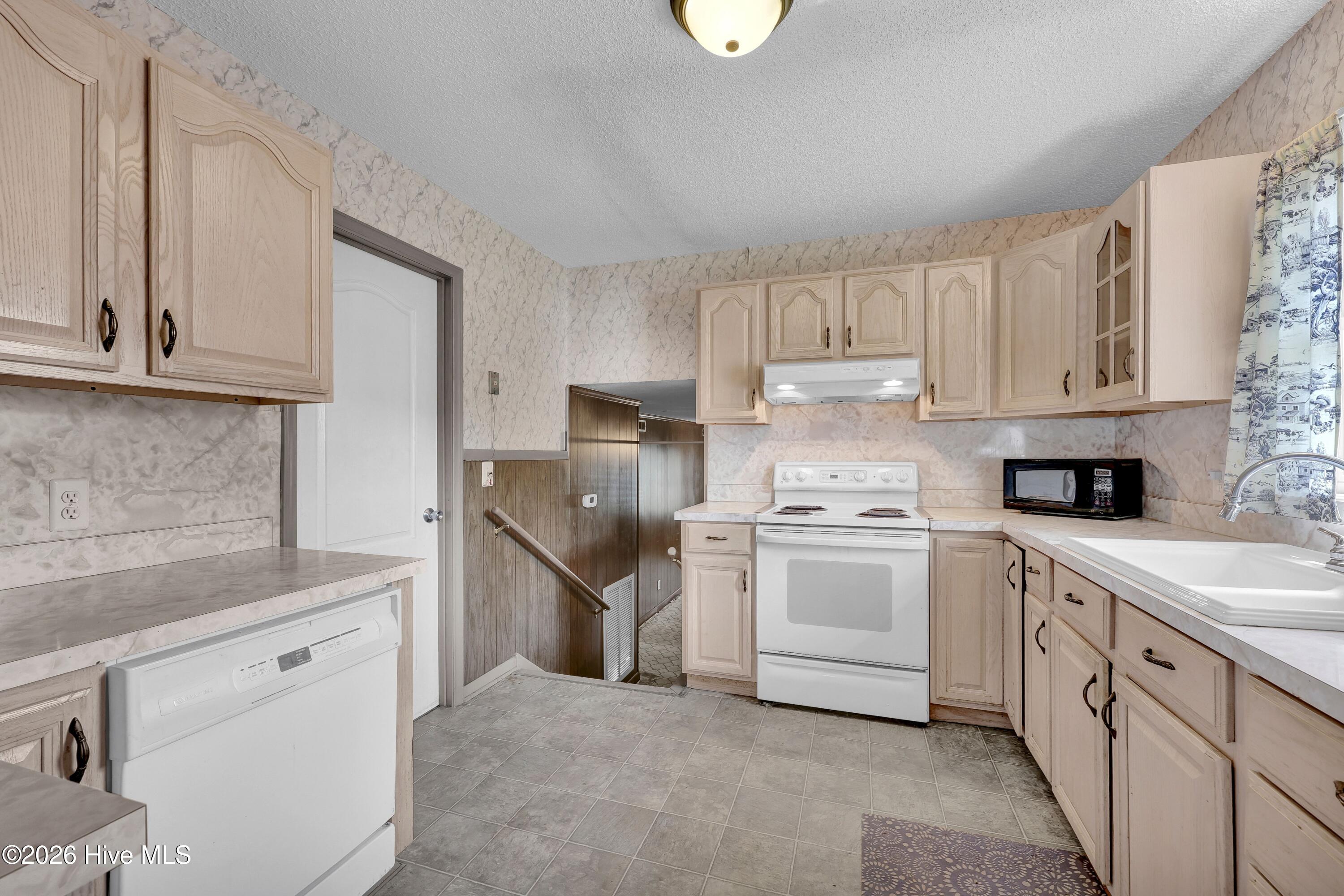 218 Spartan Road Property Photo 6