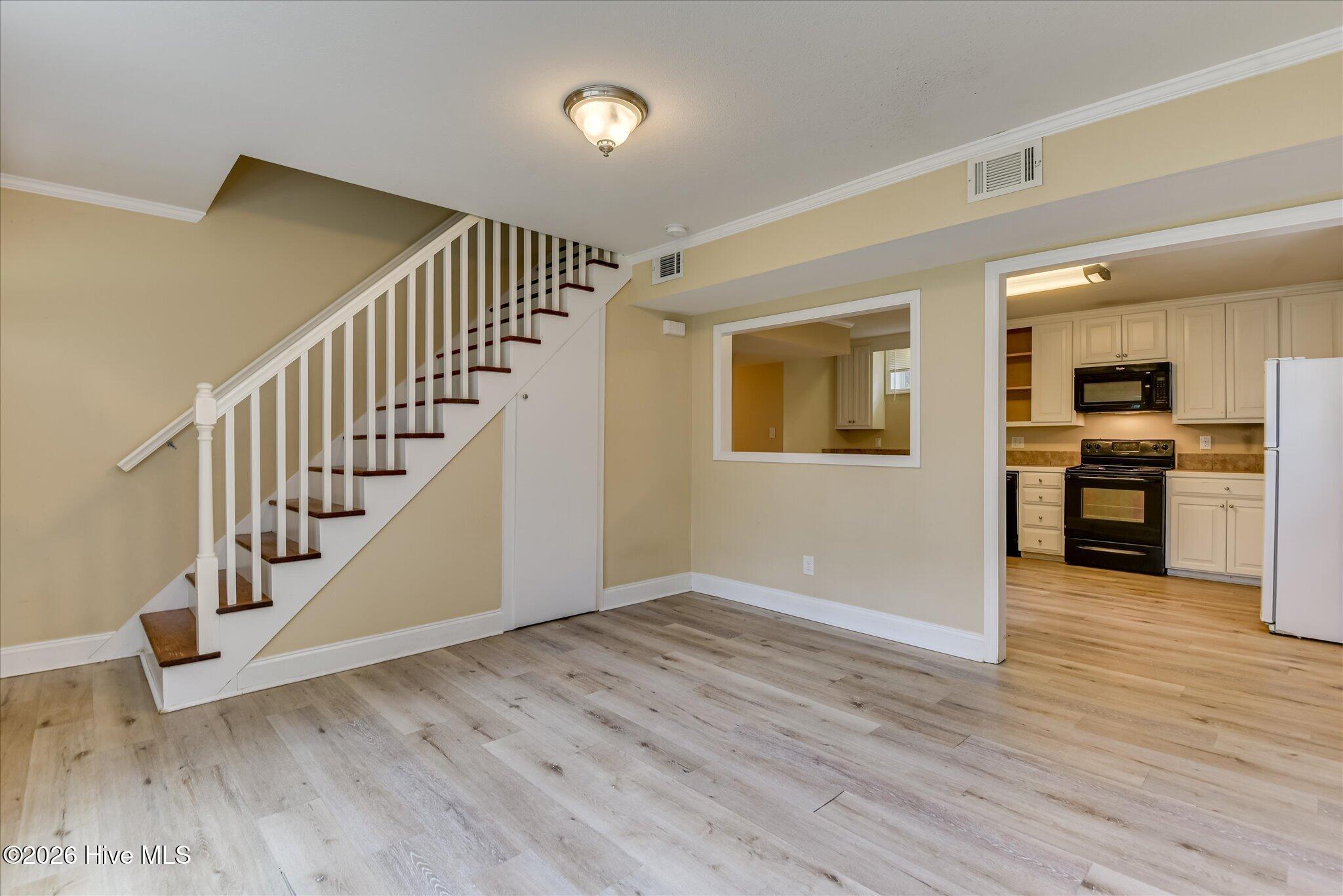 3513 Byron Place Property Photo 6